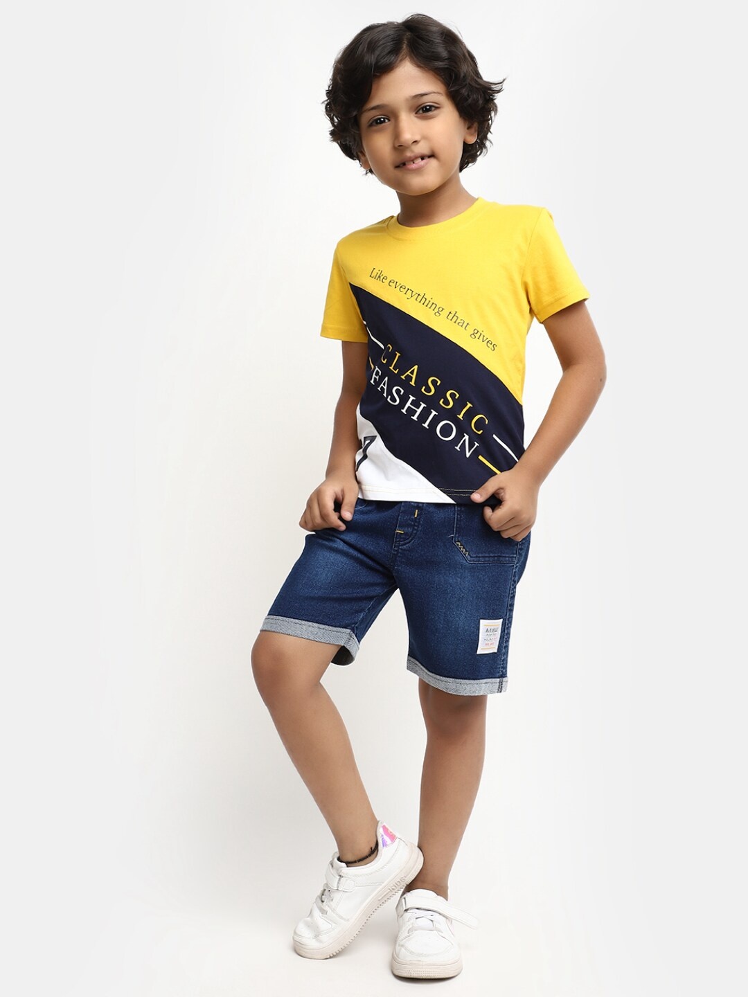 

V-Mart Boys Printed Pure Cotton T-Shirt With Shorts, Yellow