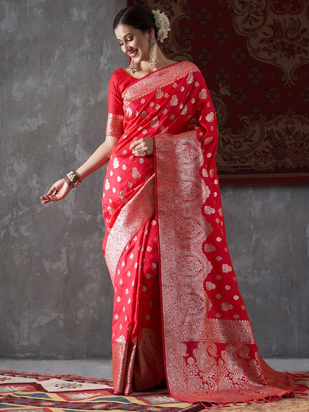 

Mitera Ethnic Motifs Woven Design Zari Kanjeevaram Saree, Red