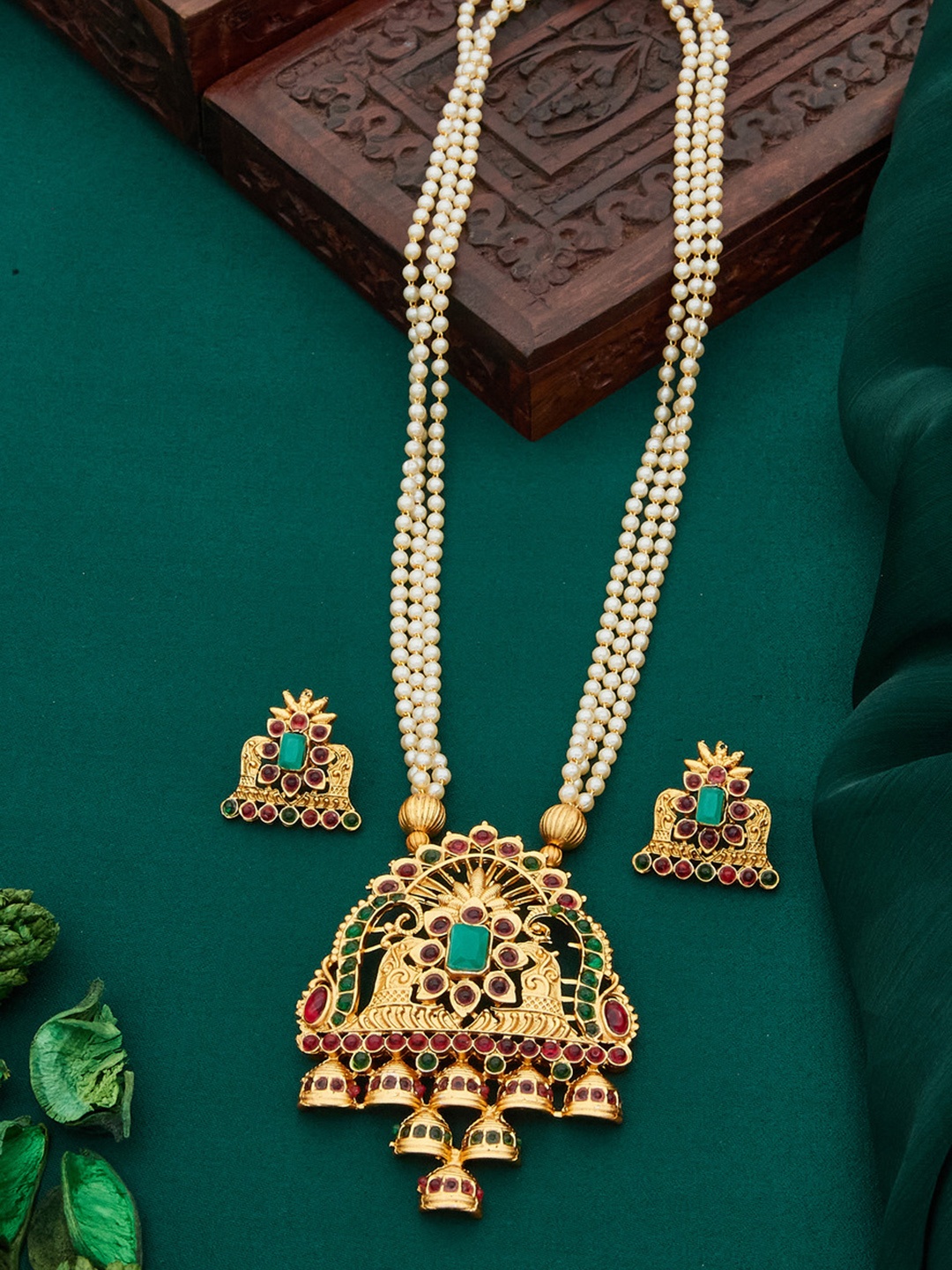 

ROFARWORD Gold-Plated Kundan Studded Jewellery Set