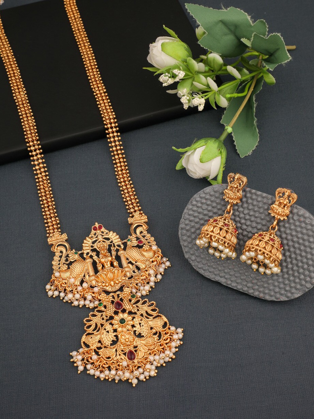 

ROFARWORD Gold-Plated Stone-Studded & Beaded Temple Jewellery Set