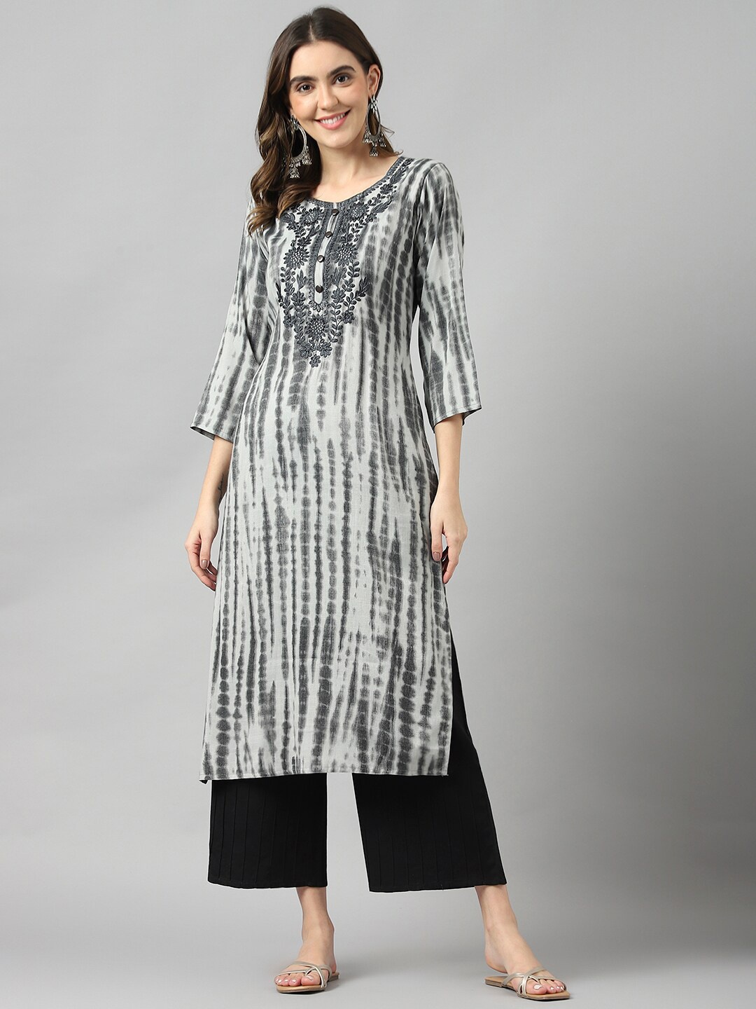 

Sangria Tie & Dyed Floral Embroidered Straight Kurta, Black