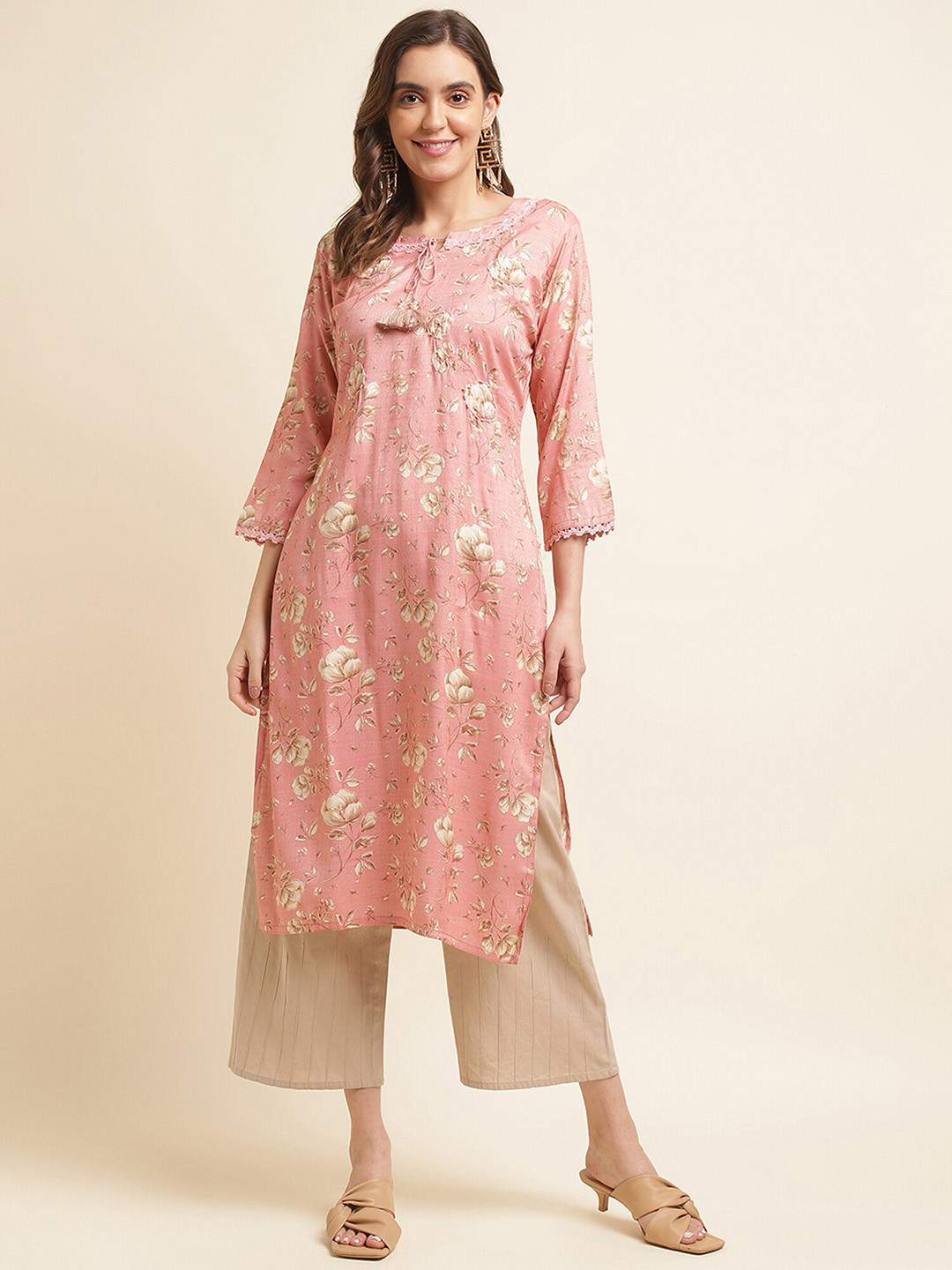 

Sangria Floral Printed Tie-Up Neck Straight Kurta, Pink