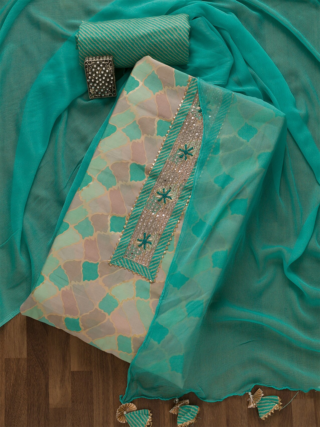 

Koskii Printed Semi-Stitched Dress Material, Green