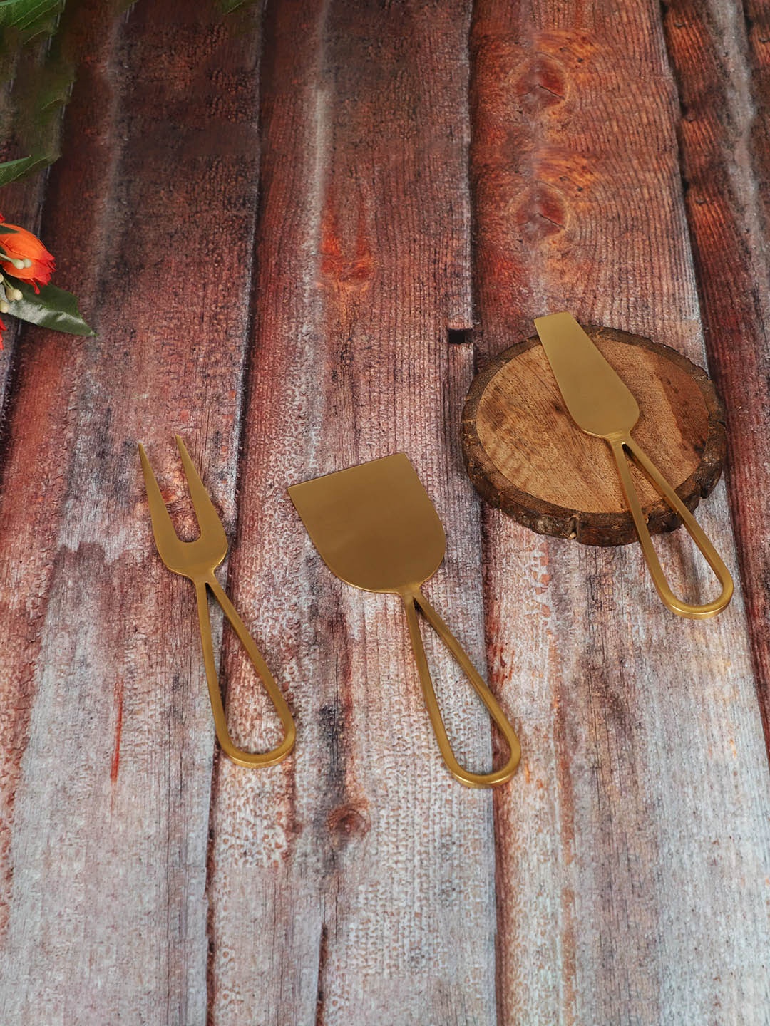 

HOMEARTE Gold Toned 3 Pieces Cheese Cutlery Set