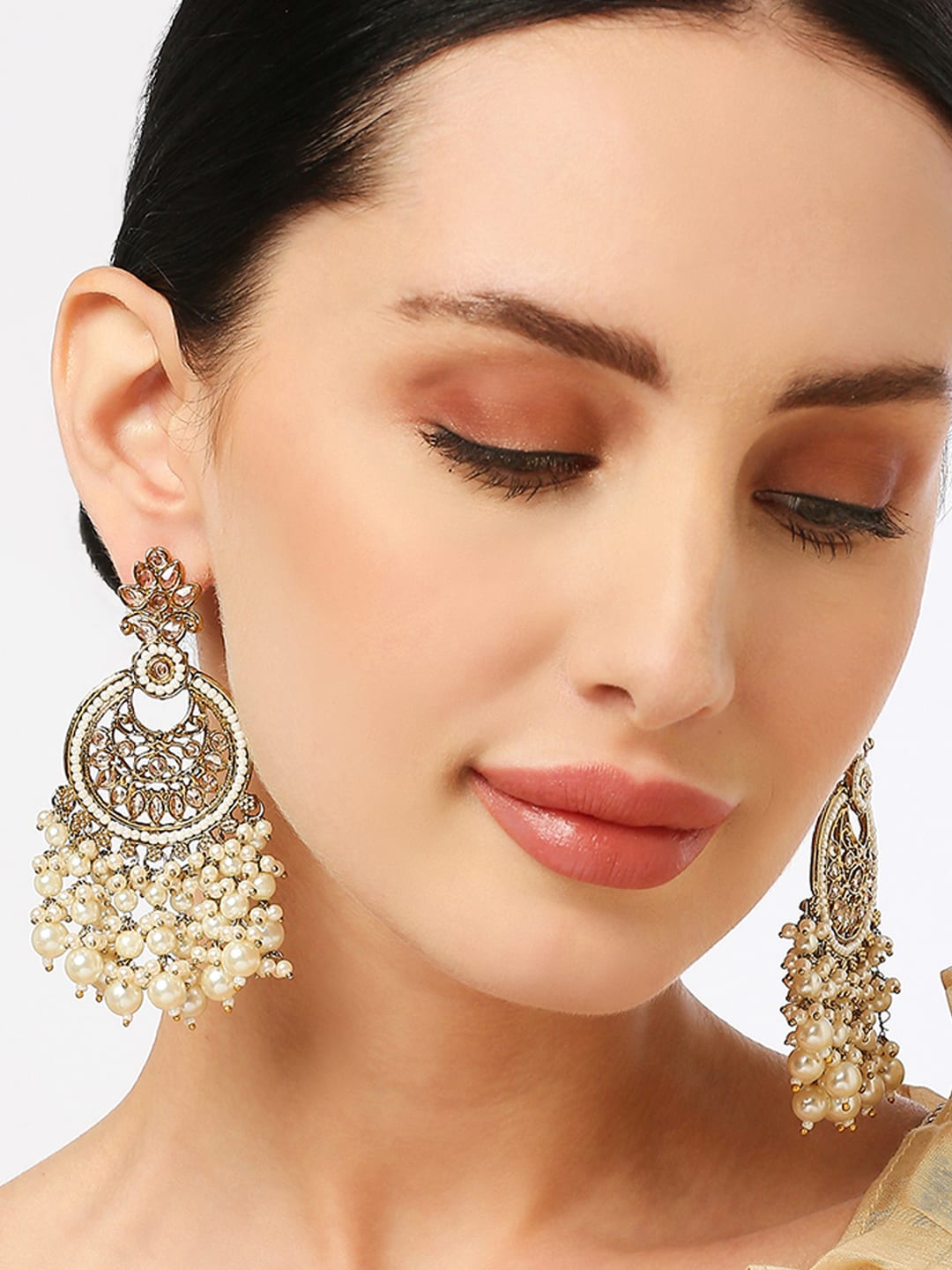 

OOMPH Circular Chandbalis Earrings, White