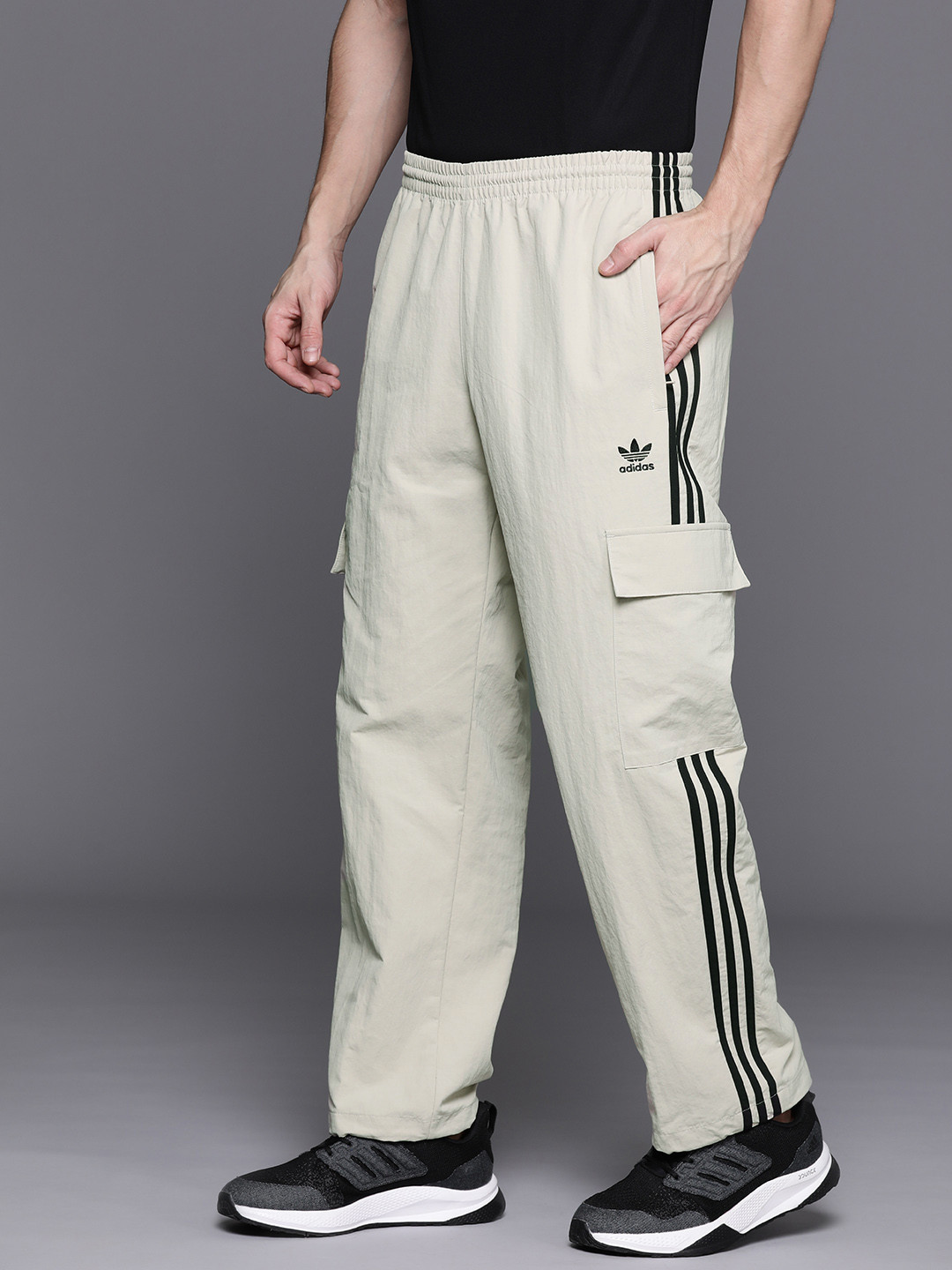

ADIDAS Originals Men Classics 3-Striped Cargo Pants, Beige