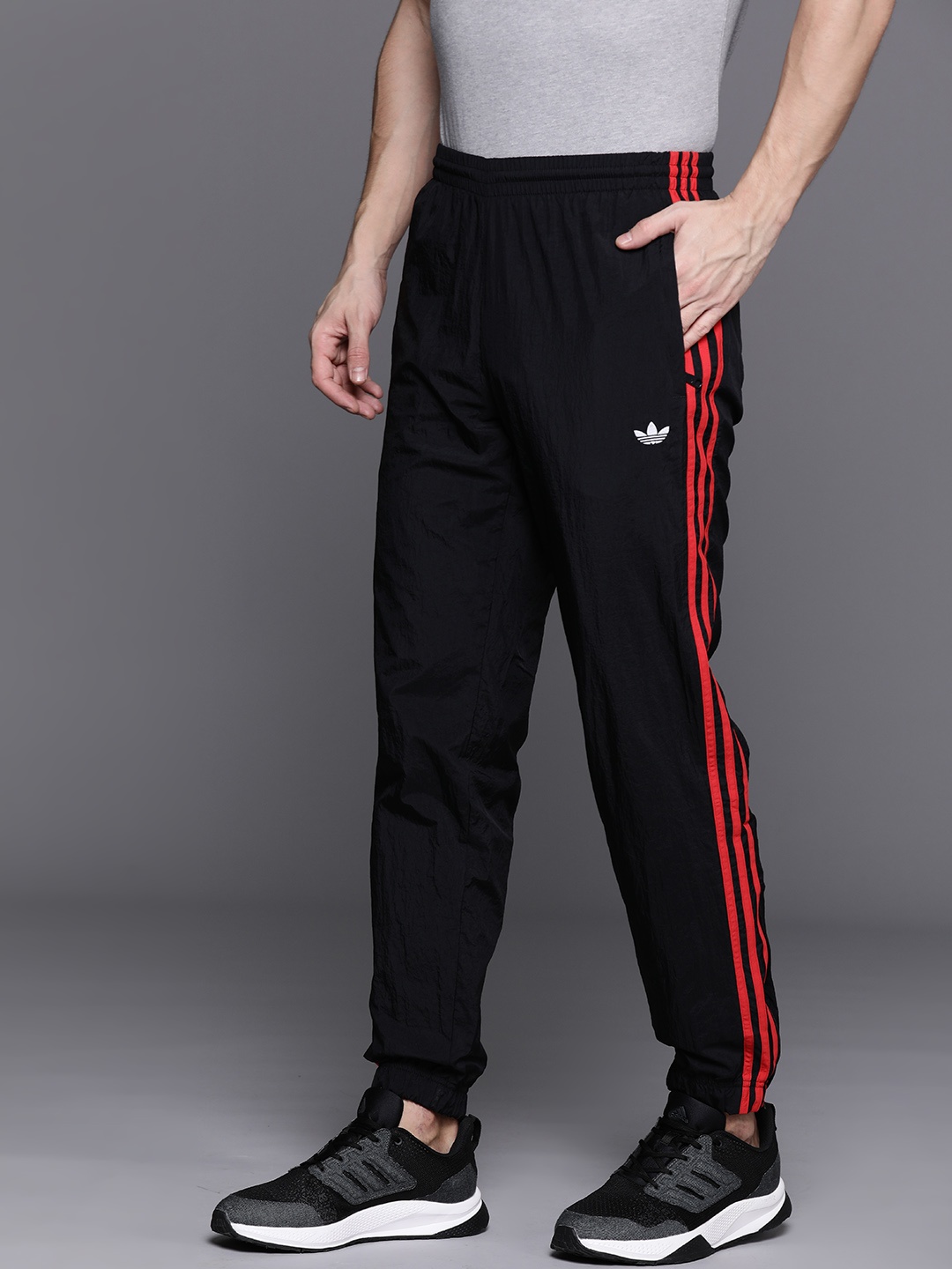 

ADIDAS Originals Men CUTLINE Woven Track Joggers, Black