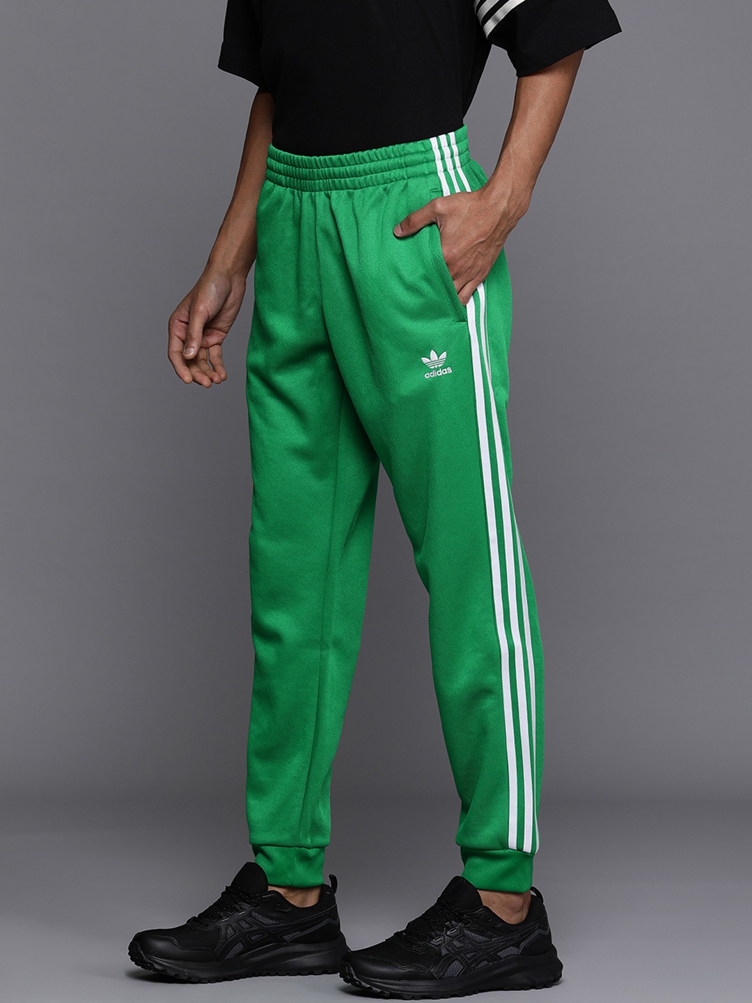 

ADIDAS Originals Men Adicolor Classic SST Joggers, Green