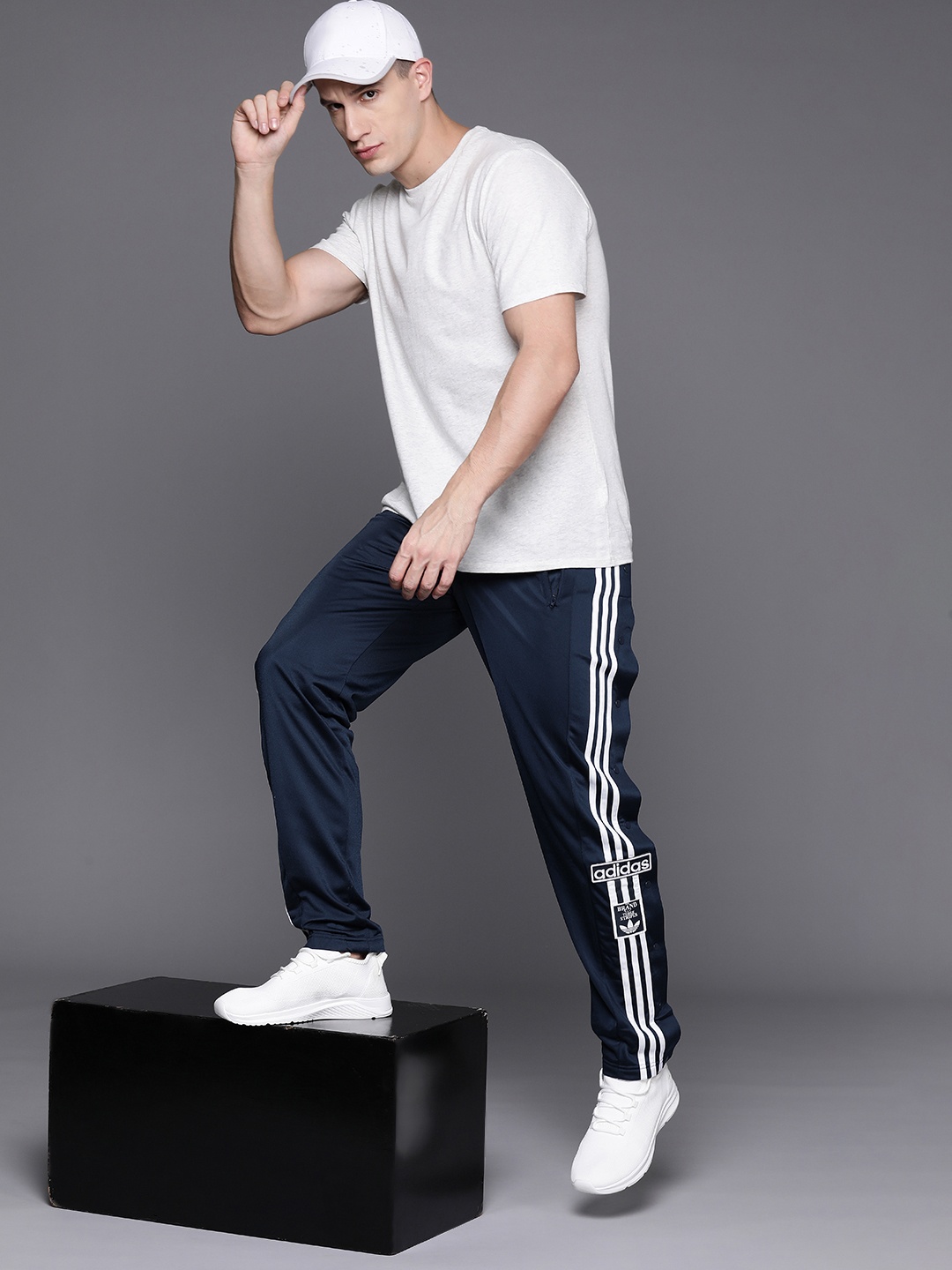 

ADIDAS Originals Men Classics Adibreak Track Pants, Navy blue