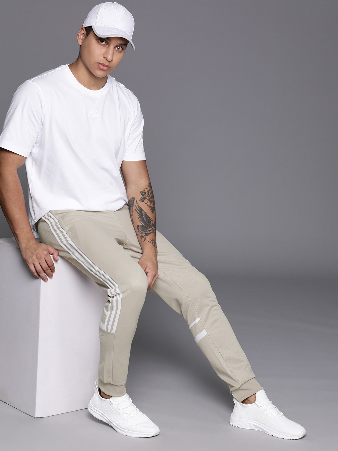 

ADIDAS Originals Men Classics Cutline Joggers, Beige