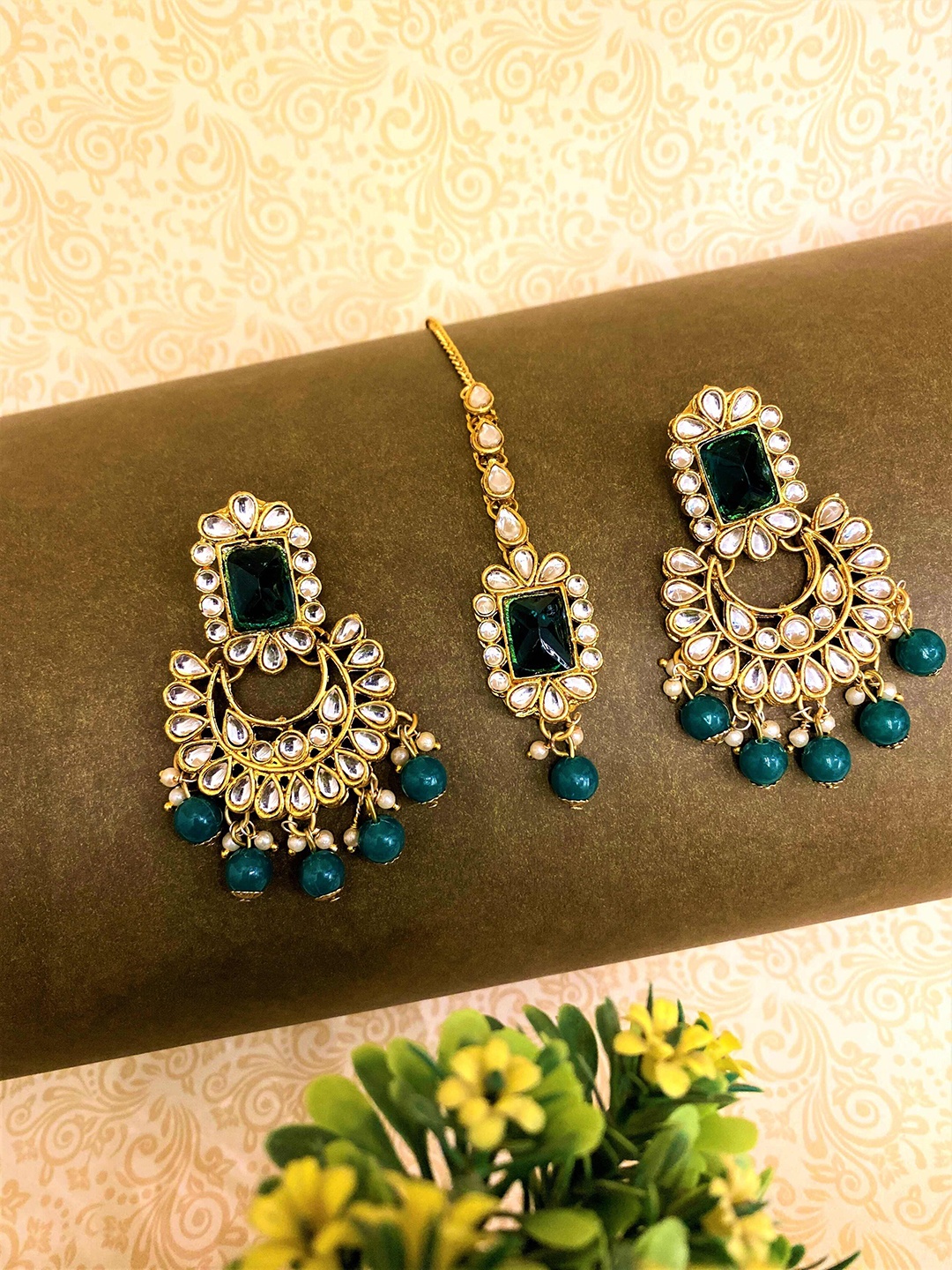 

ATIBELLE Gold-Plated Kundan-Studded & Beaded Jewellery Set