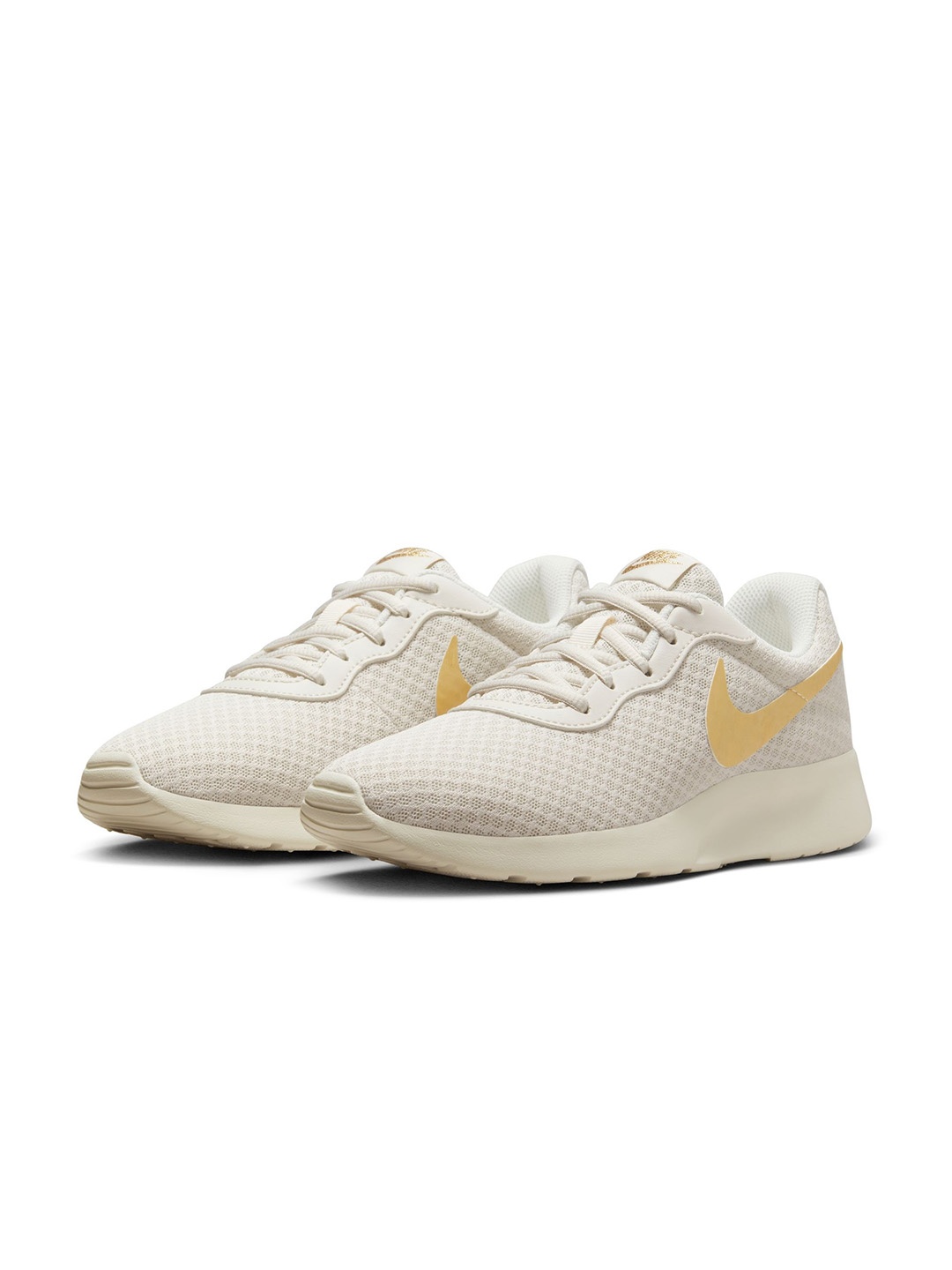 

Nike Women Tanjun Sneakers, Off white