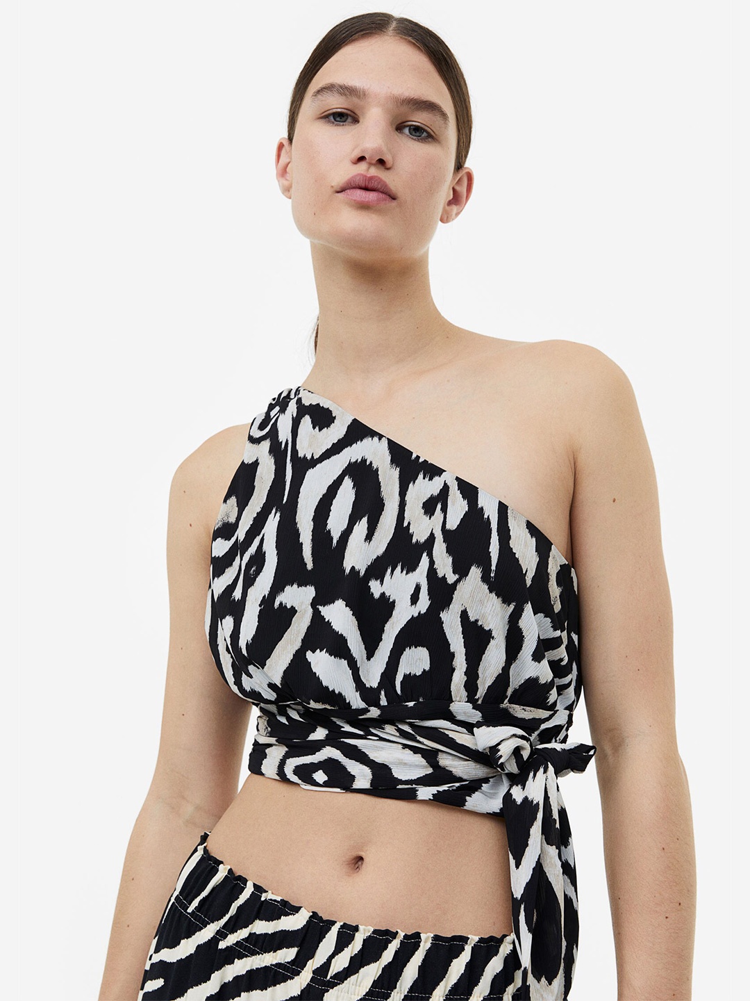 

H&M Cropped One-Shoulder Top, Black