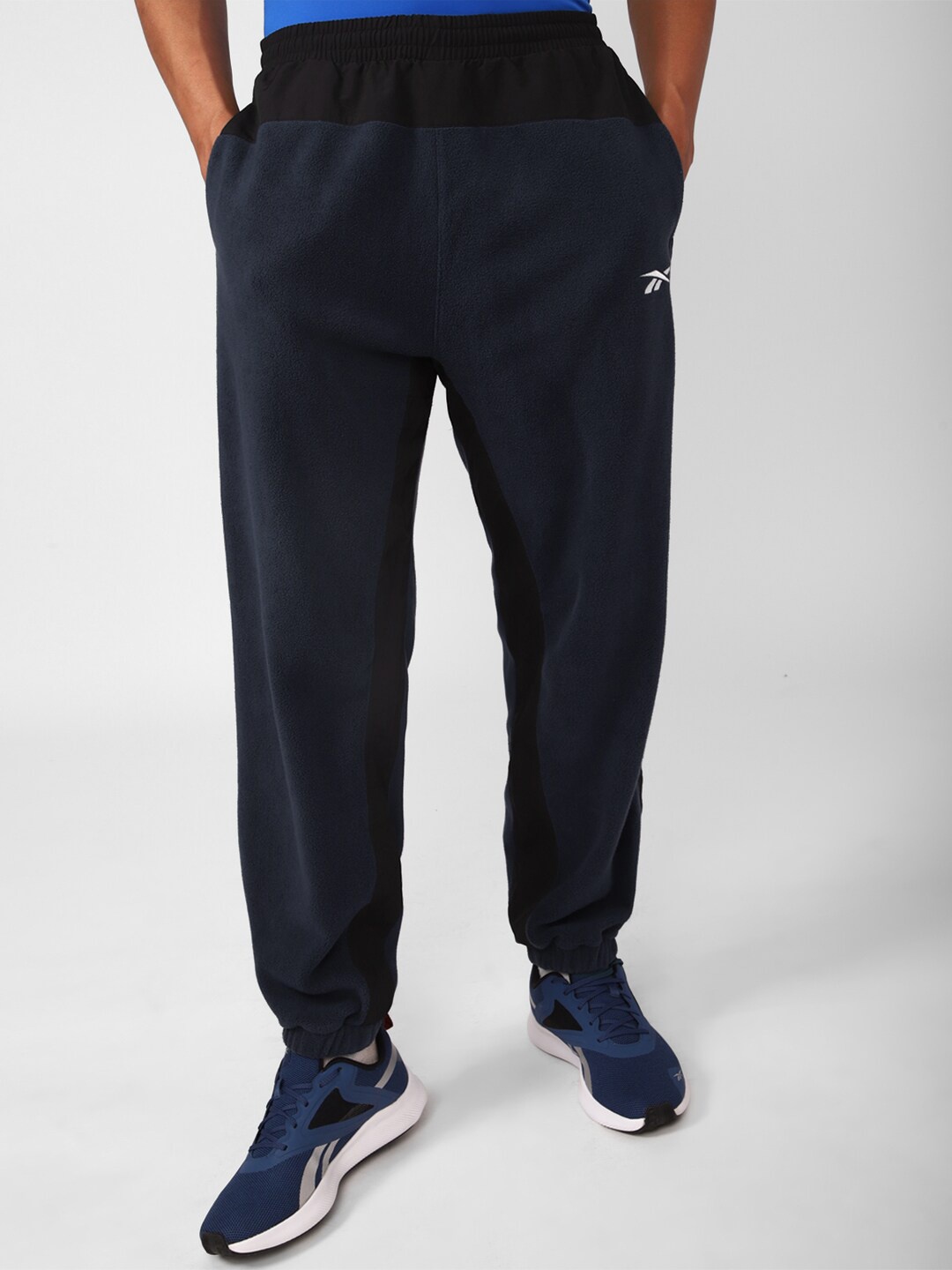 

Reebok Men Training Essentials Woven C Lined Joggers, Navy blue