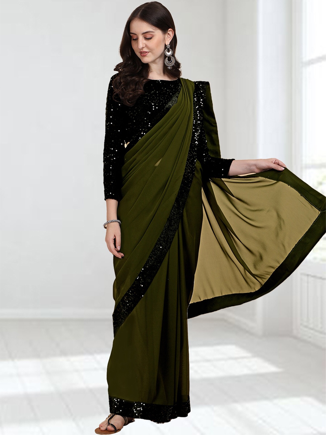 

N N ENTERPRISE Sequence Border Saree, Olive