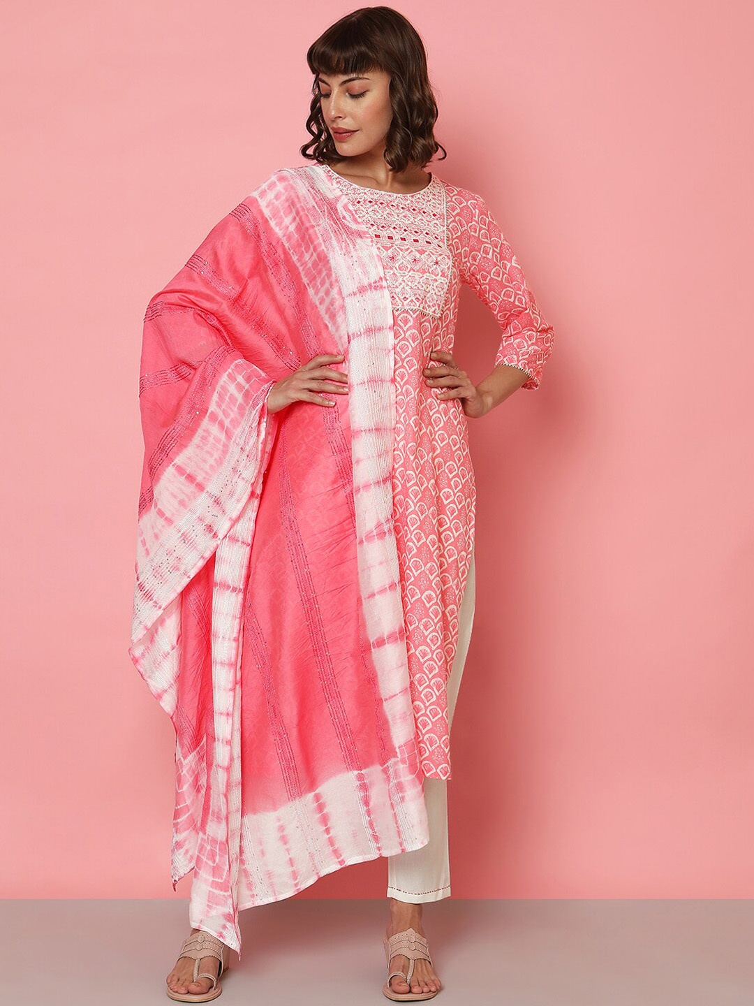 

Indifusion Ethnic Motifs Printed Sequined Kurta & Trousers With Dupatta, Pink