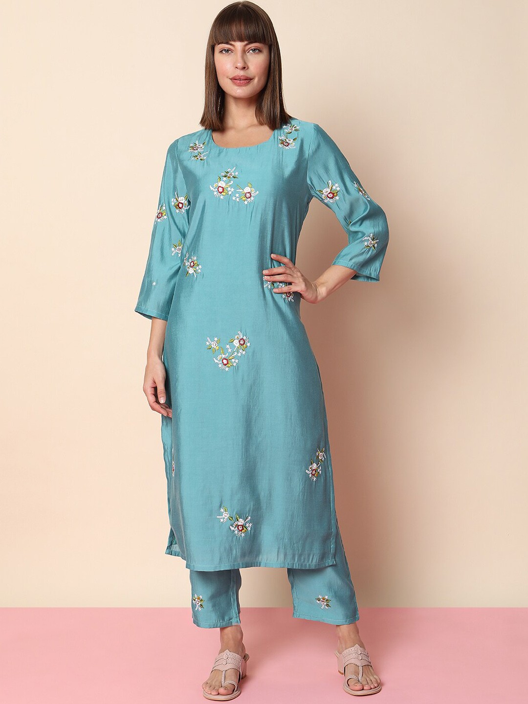 

Indifusion Floral Embroidered Kurta with Trousers & Dupatta, Blue