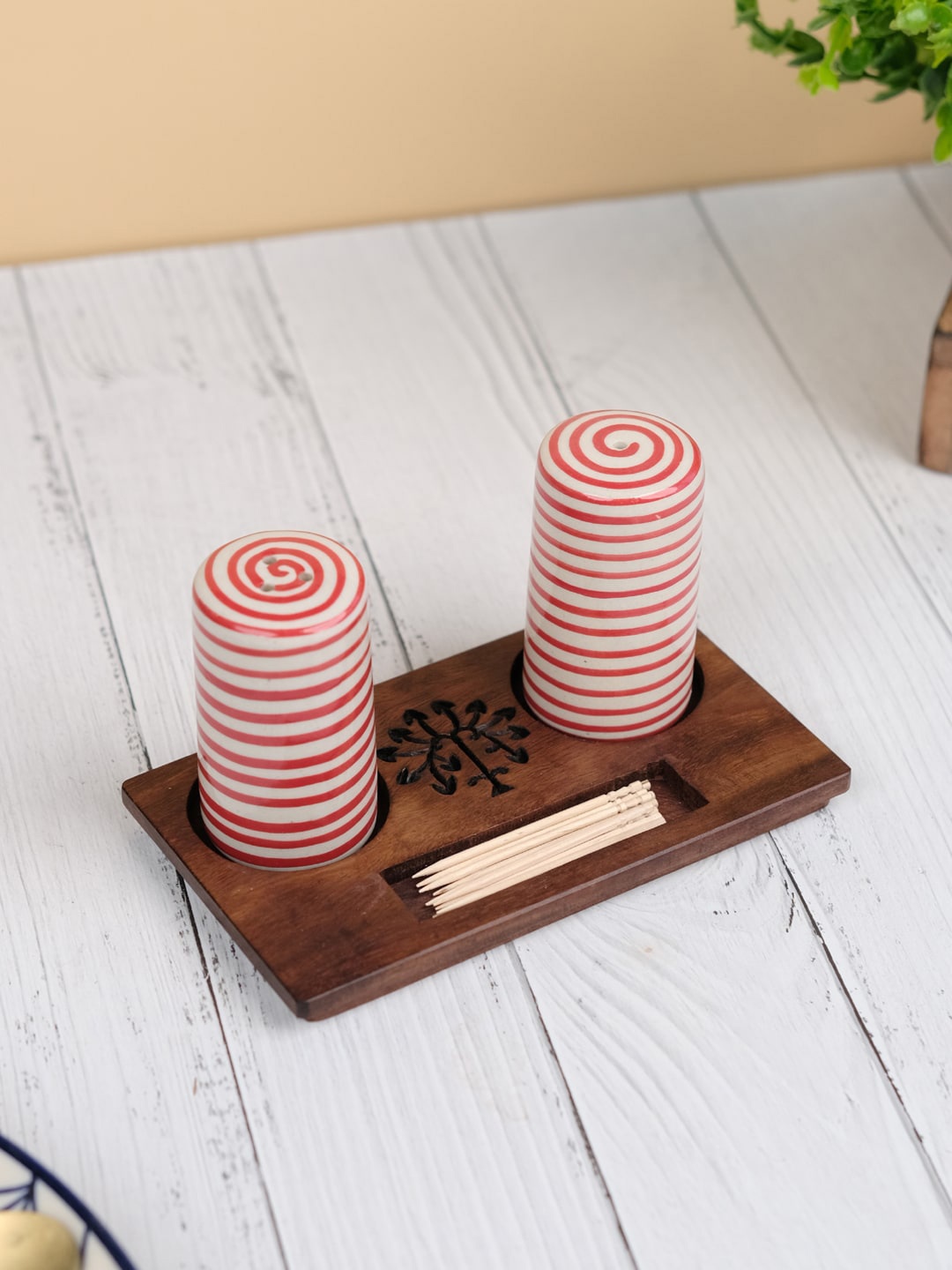 

VarEesha Brown & White Printed Salt & Pepper Shaker & Wooden Toothpick Holder