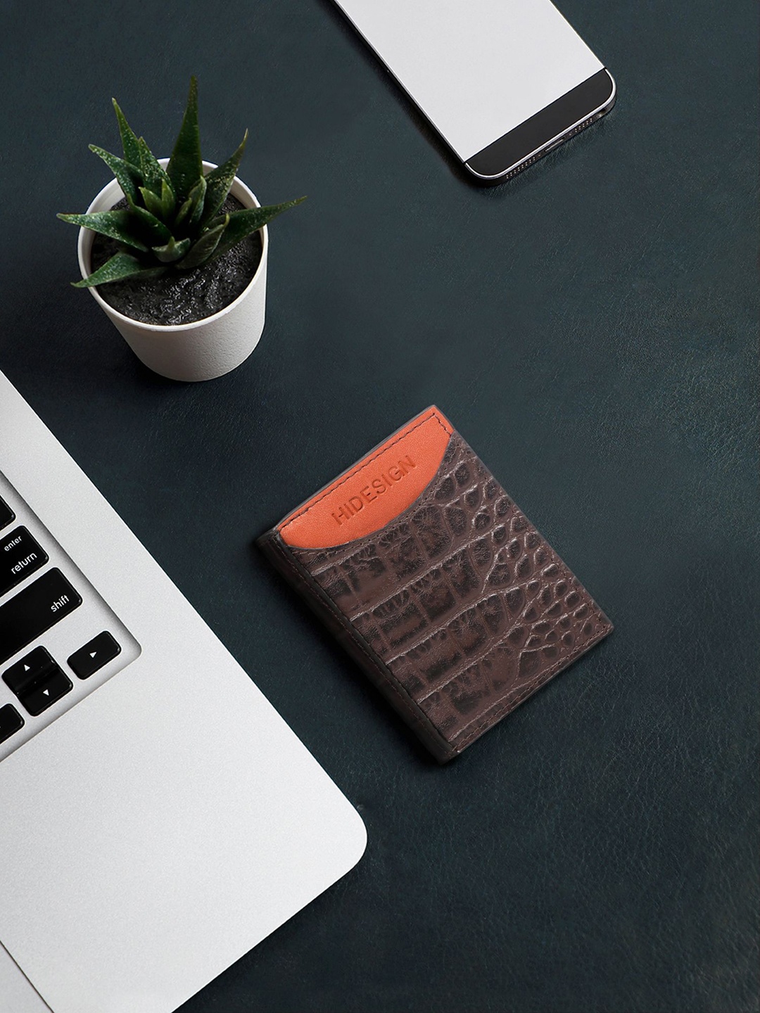 

Hidesign Men Textured Leather Two Fold Wallet, Brown