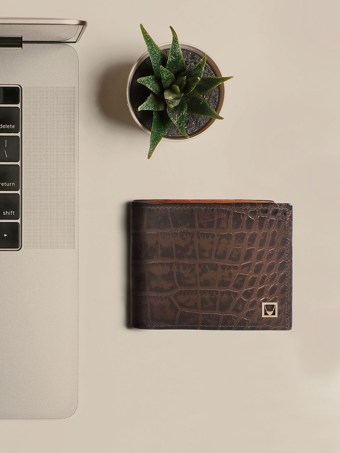 

Hidesign Men Textured Leather Two Fold Wallet, Brown