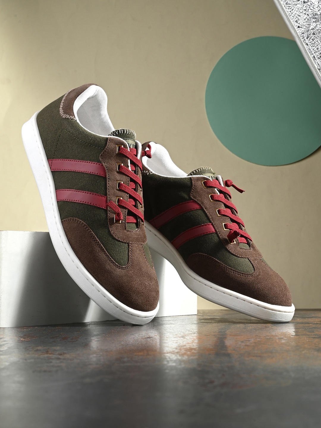 

SPYKAR Men Colourblocked Striped Sneakers, Olive
