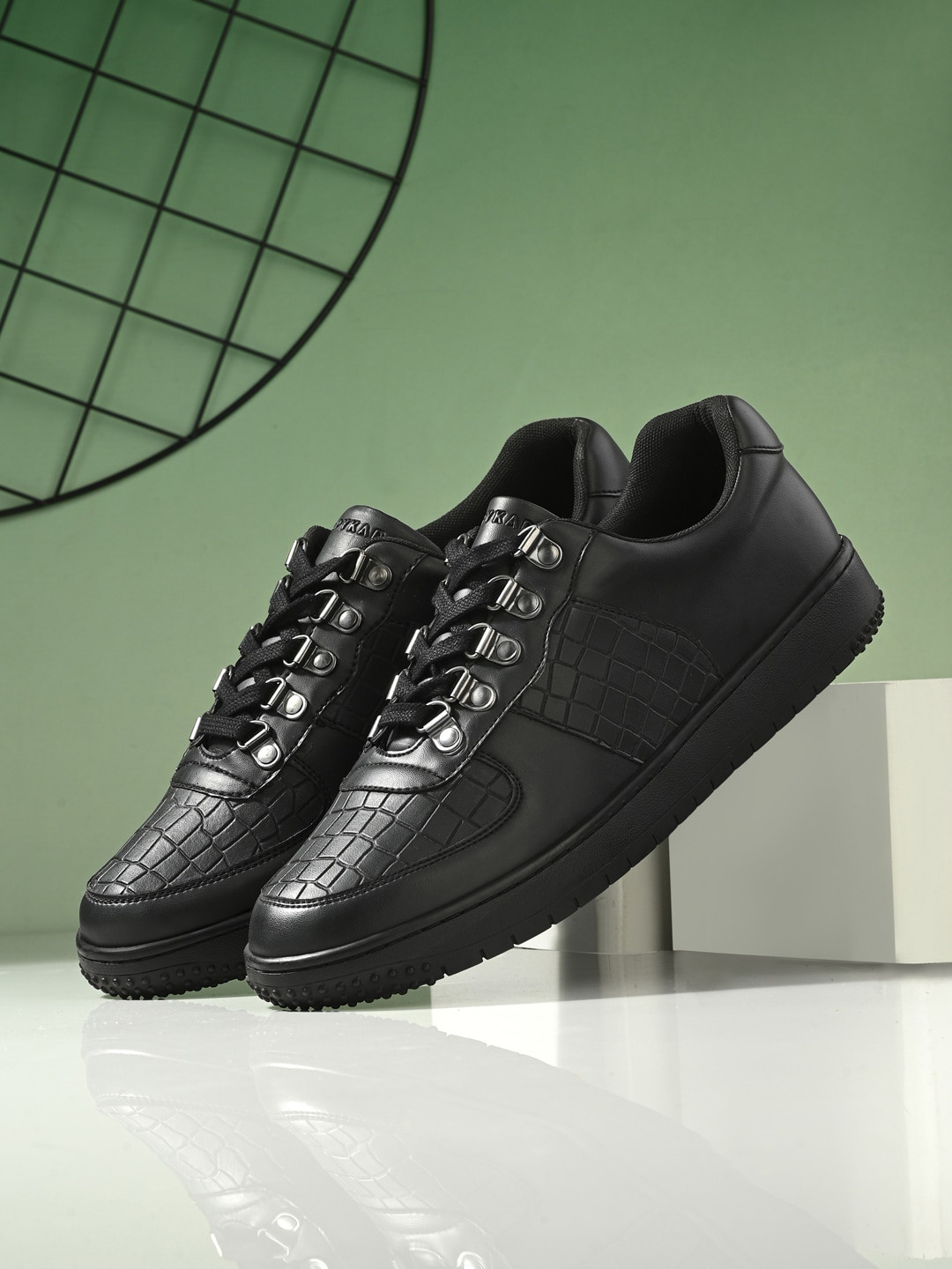 

SPYKAR Men Textured Comfort Insole Sneakers, Black