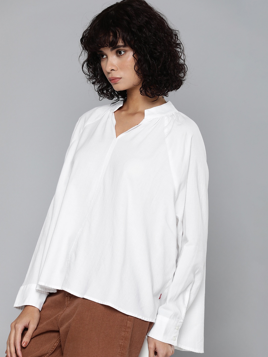 

Levis Pure Cotton Mandarin Collar Raglan Sleeves Longline Top, White