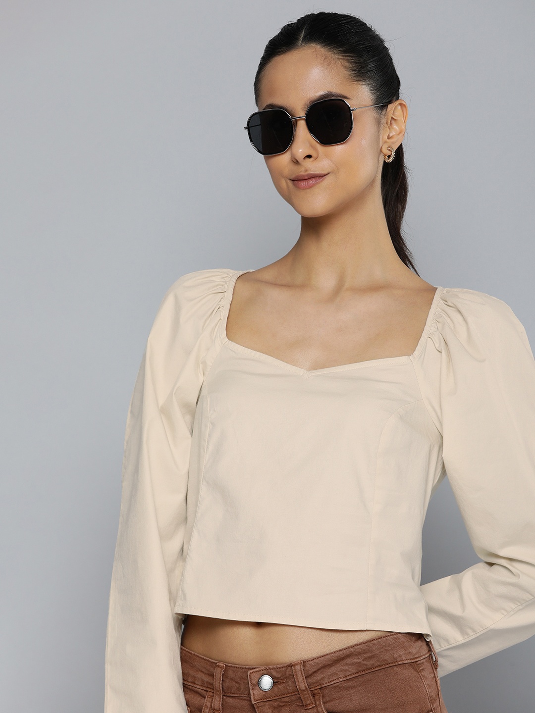 

Levis Sweetheart Neck Puff Sleeves Top, Beige