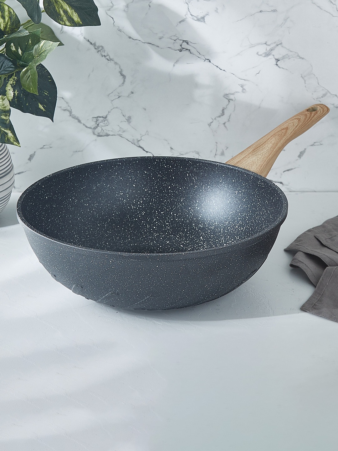 

Home Centre Chef Special Hatchel Black Printed Aluminum Wok - 30cm