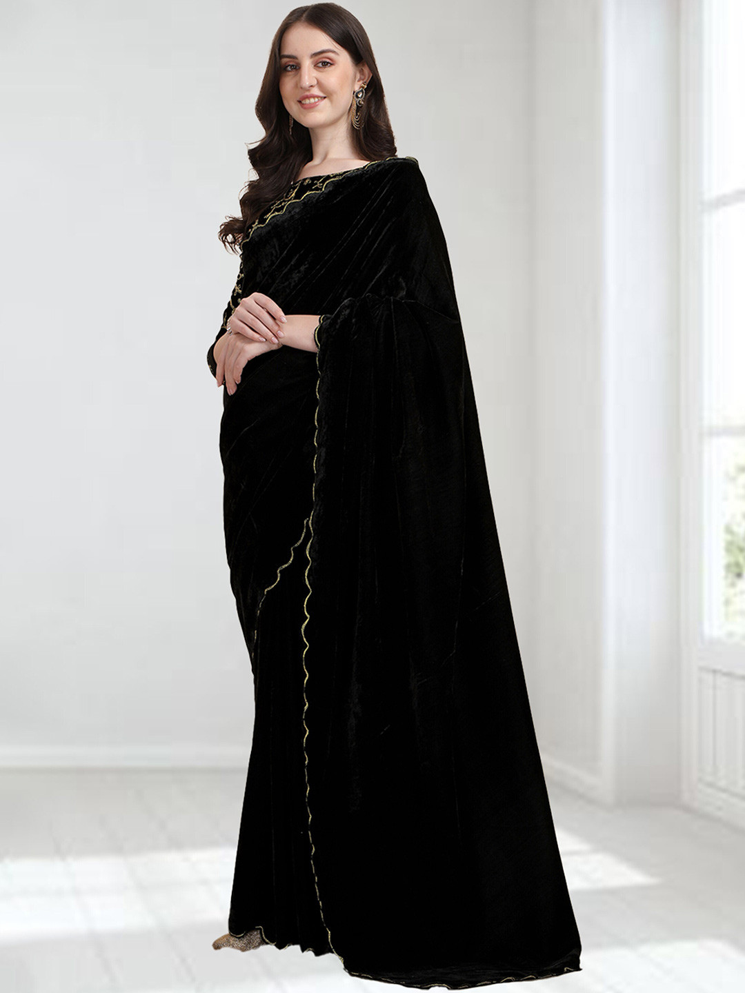 

N N ENTERPRISE Embellished Velvet Saree, Black
