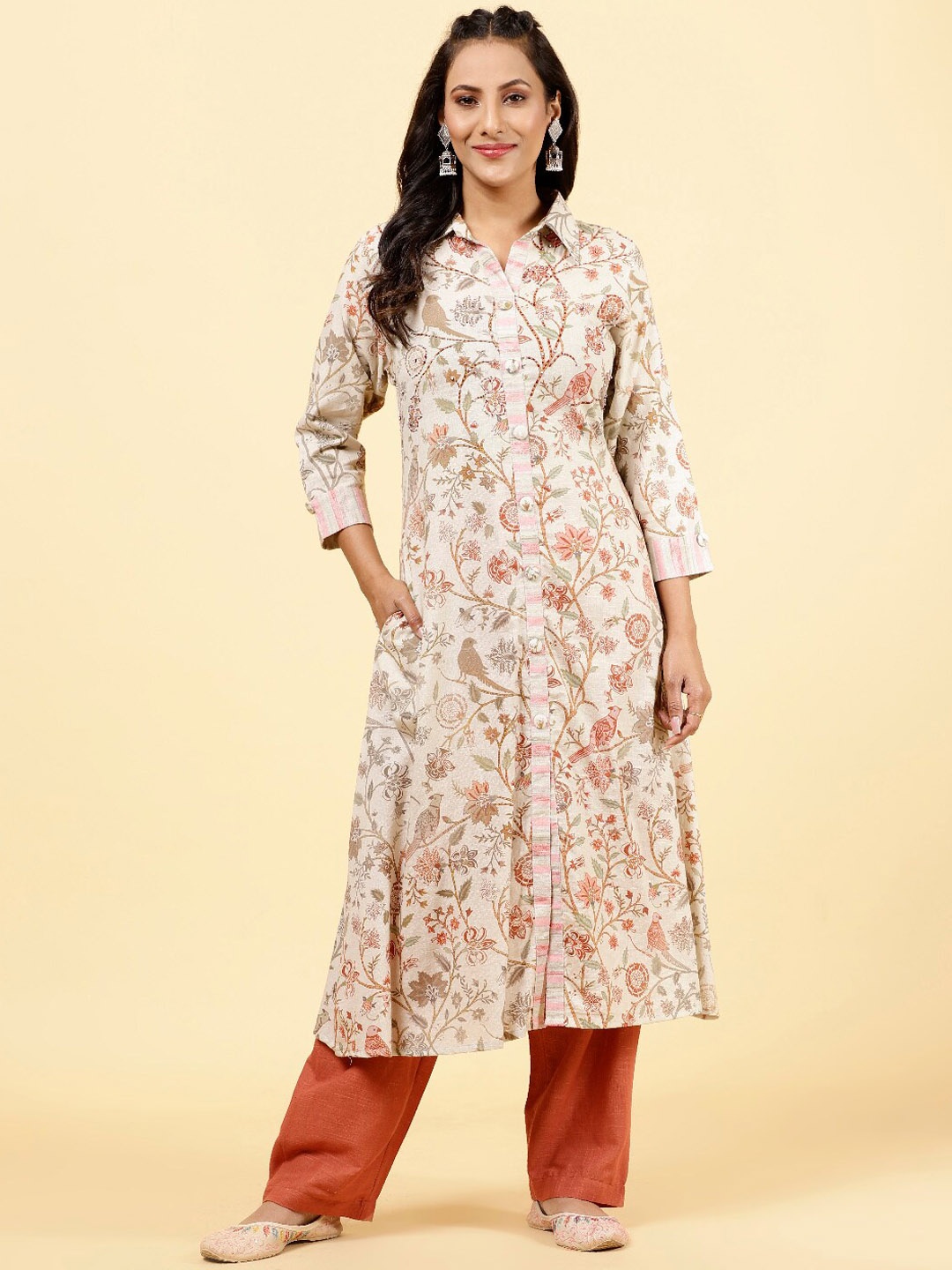 

Meena Bazaar Floral Printed Kantha Work Kurta With Trousers, Beige