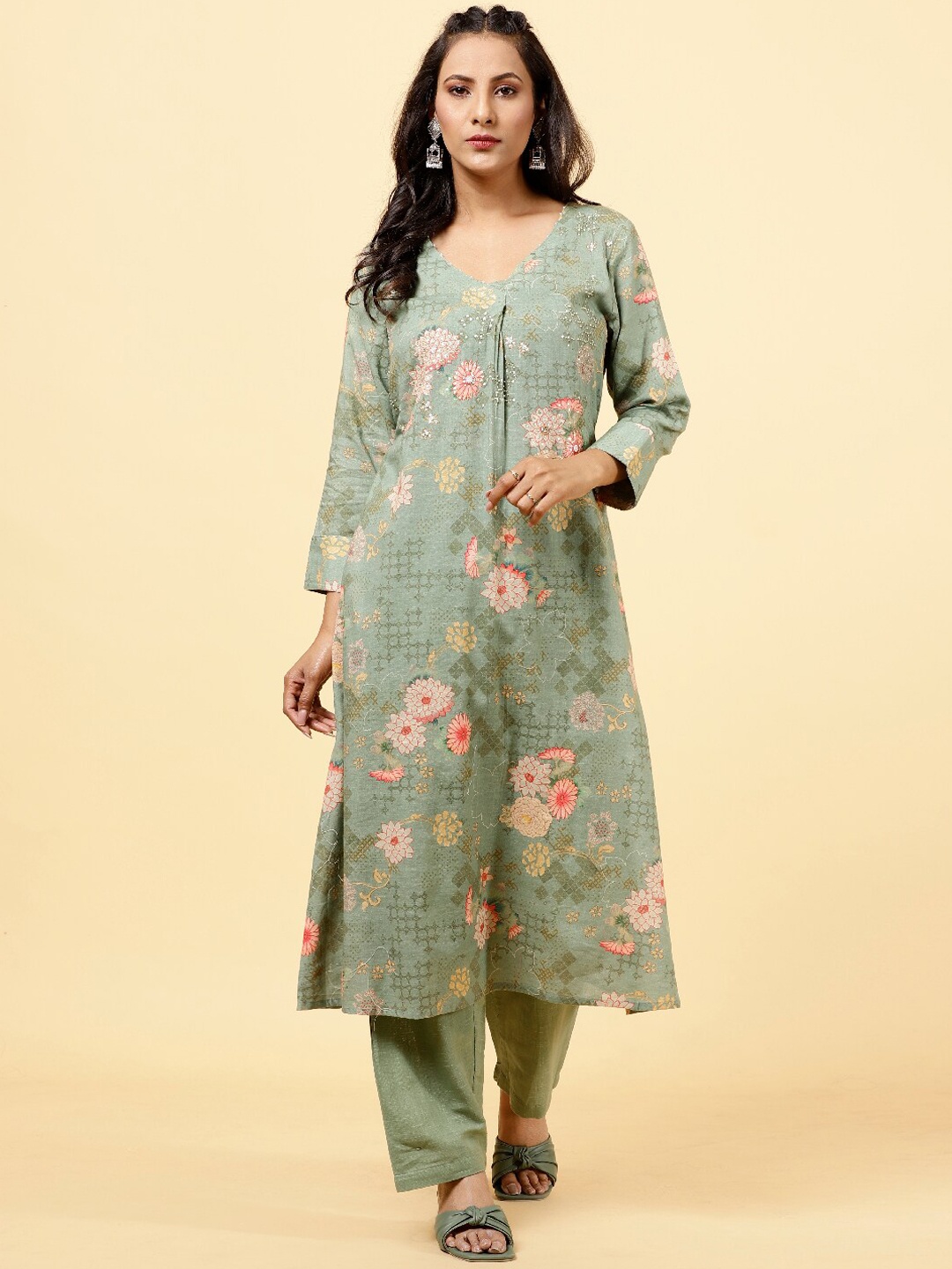 

Meena Bazaar Floral Printed Kurta With Trousers, Green