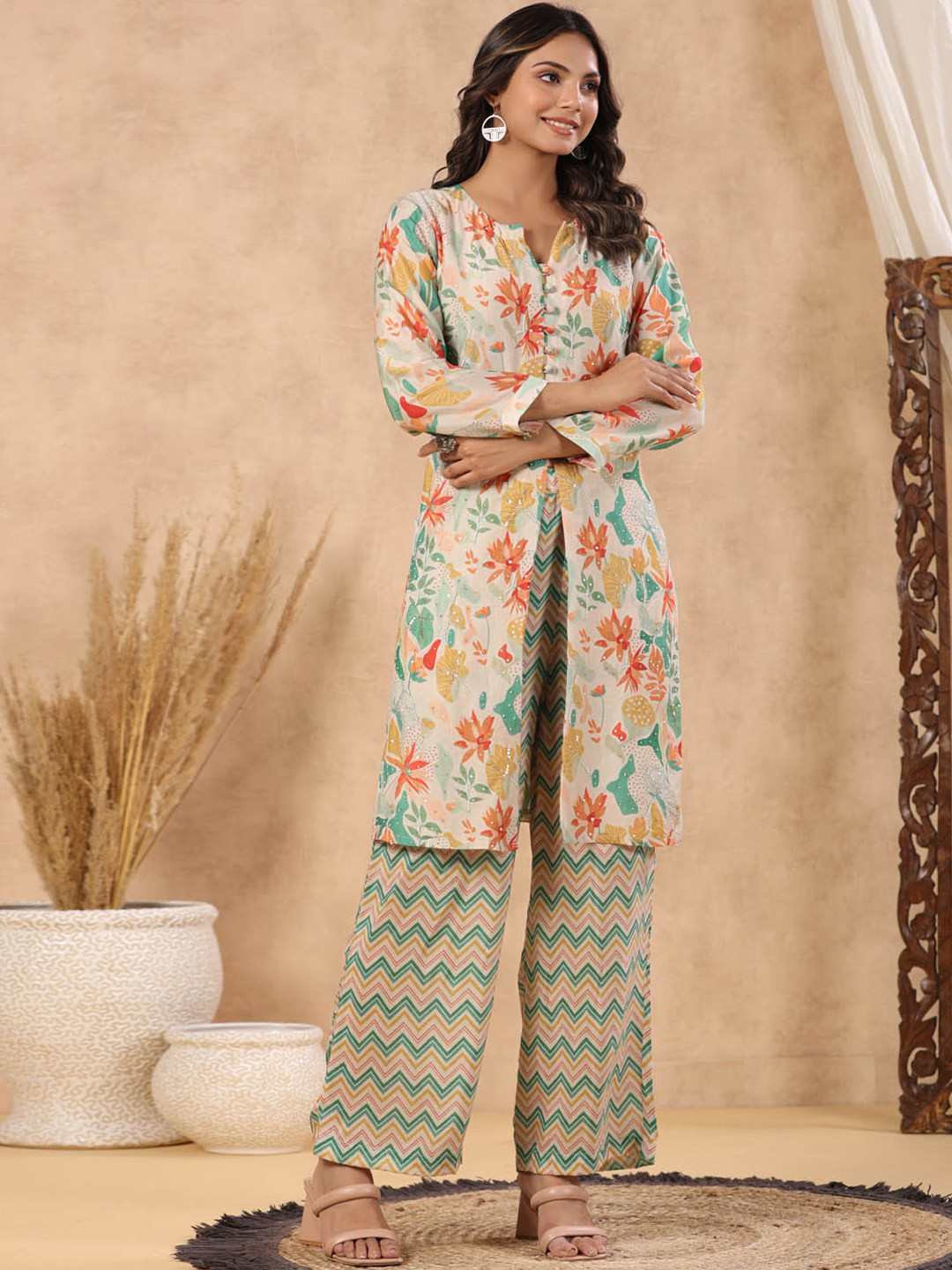 

Meena Bazaar Floral Printed Beads & Stones Kurta With Trousers, Beige