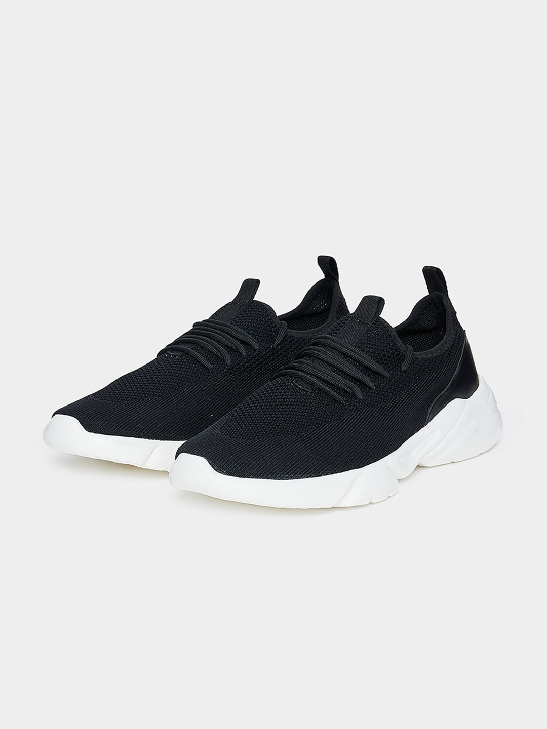 

Styli Men Black And White Textured Contrast Sole Sneakers
