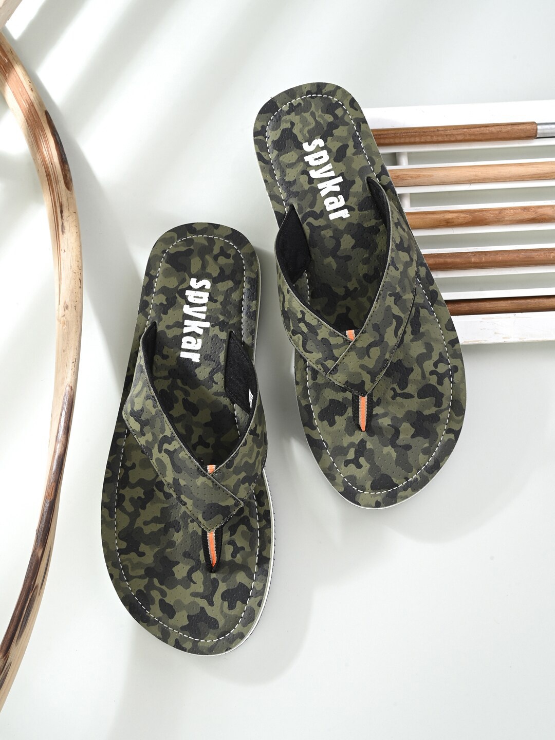 

SPYKAR Men Printed Thong Flip-Flops, Olive