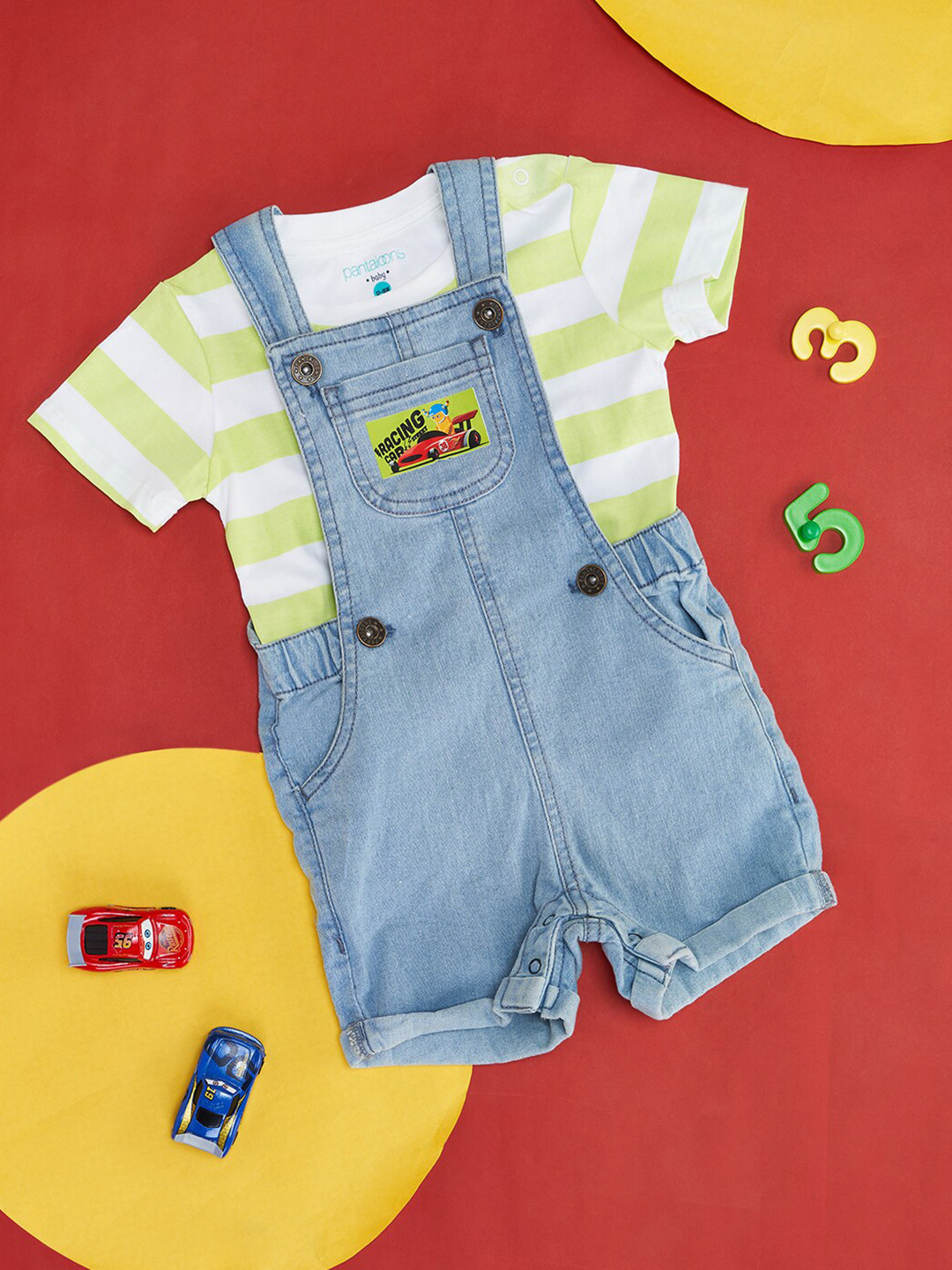 

Pantaloons Baby Boys Cotton Dungaree With Printed T-Shirt, Blue