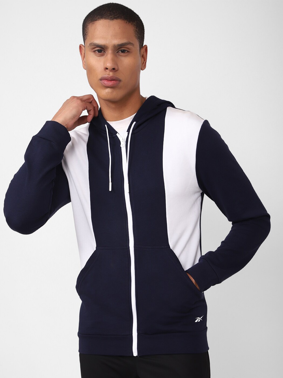 

Reebok Men Training Essentials Linear Logo Tracksuit, Navy blue
