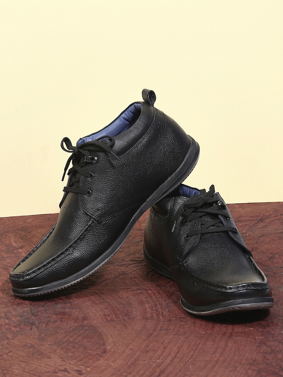 

Buckaroo Men Textured Leather Derbys, Black