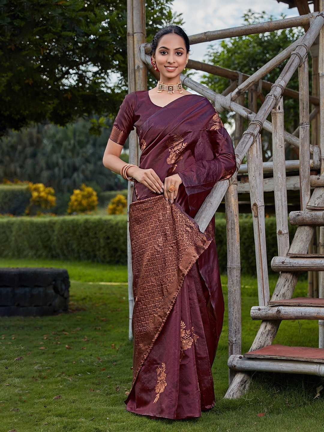 

Fashion Basket Floral Woven Design Zari Art Silk Saree, Purple
