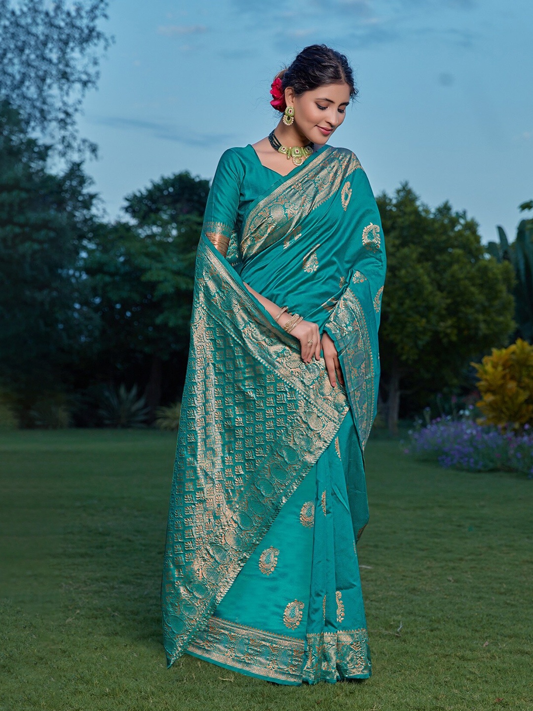 

Fashion Basket Ethnic Motifs Woven Design Zari Art Silk Saree, Blue