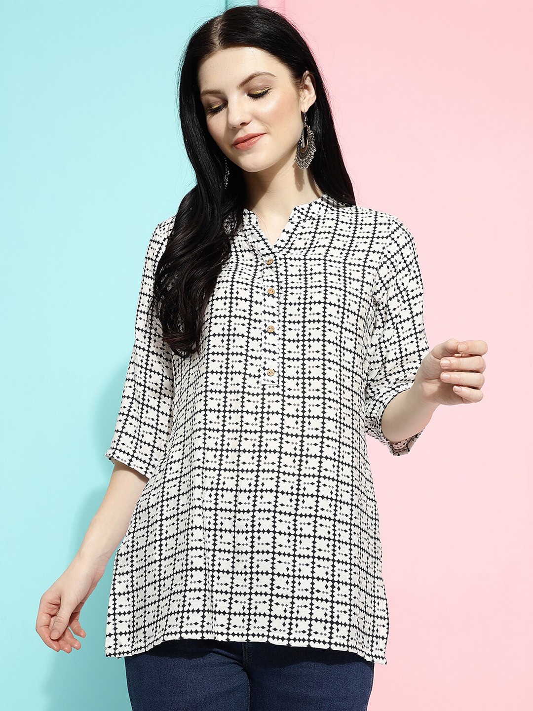 

J Turritopsis Geometric Printed Mandarin Collar Chanderi Kurti, White