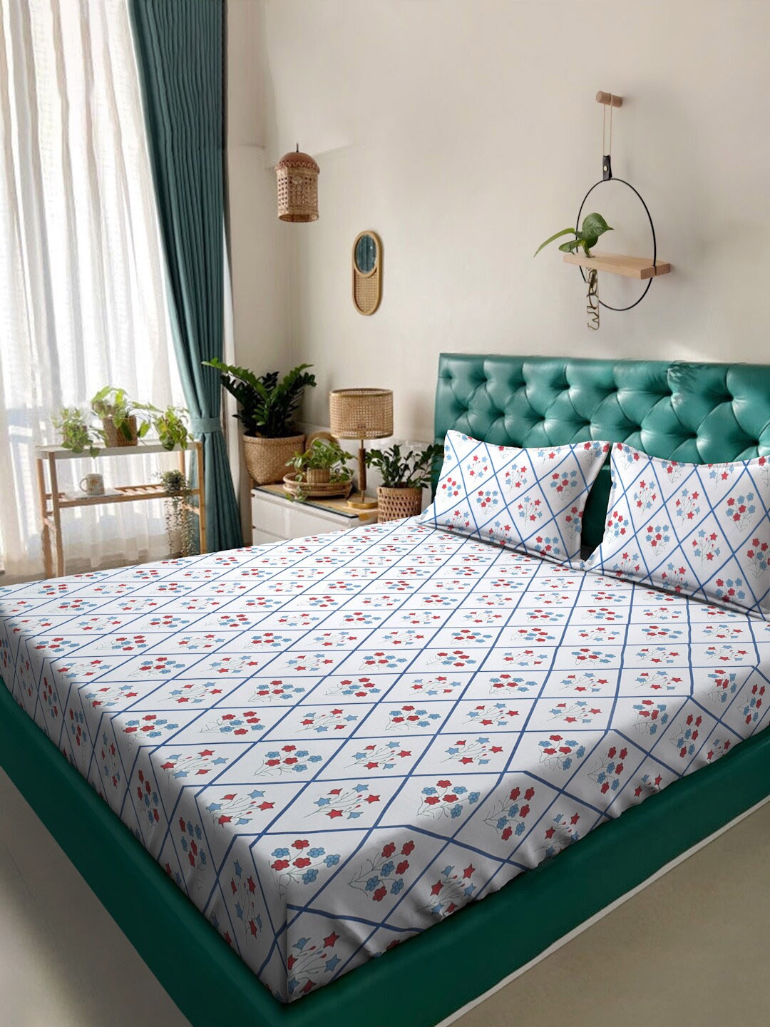 

Alina decor White & Red Floral 210 TC Queen Bedsheet With 2 Pillow Covers