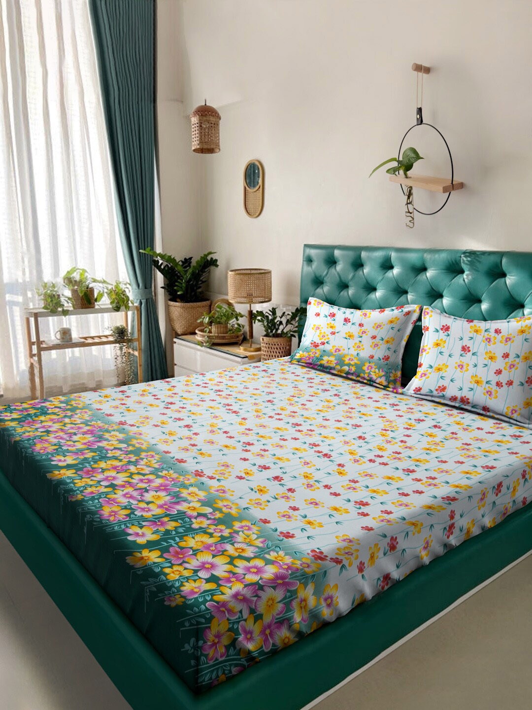 

Alina decor White & Orange Floral 210 TC Queen Bedsheet With 2 Pillow Covers