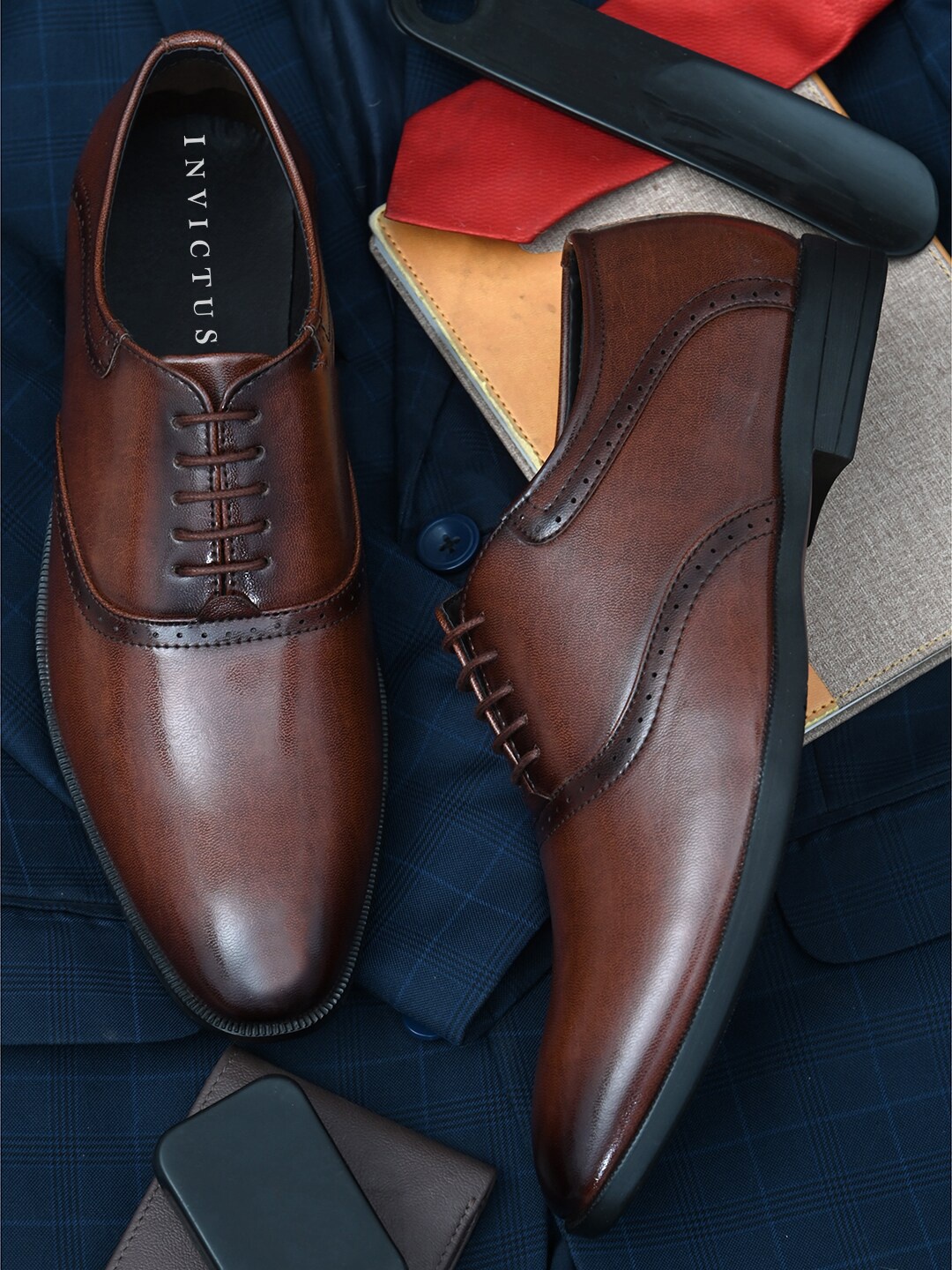 

INVICTUS Men Pointed Toe Formal Oxfords, Brown