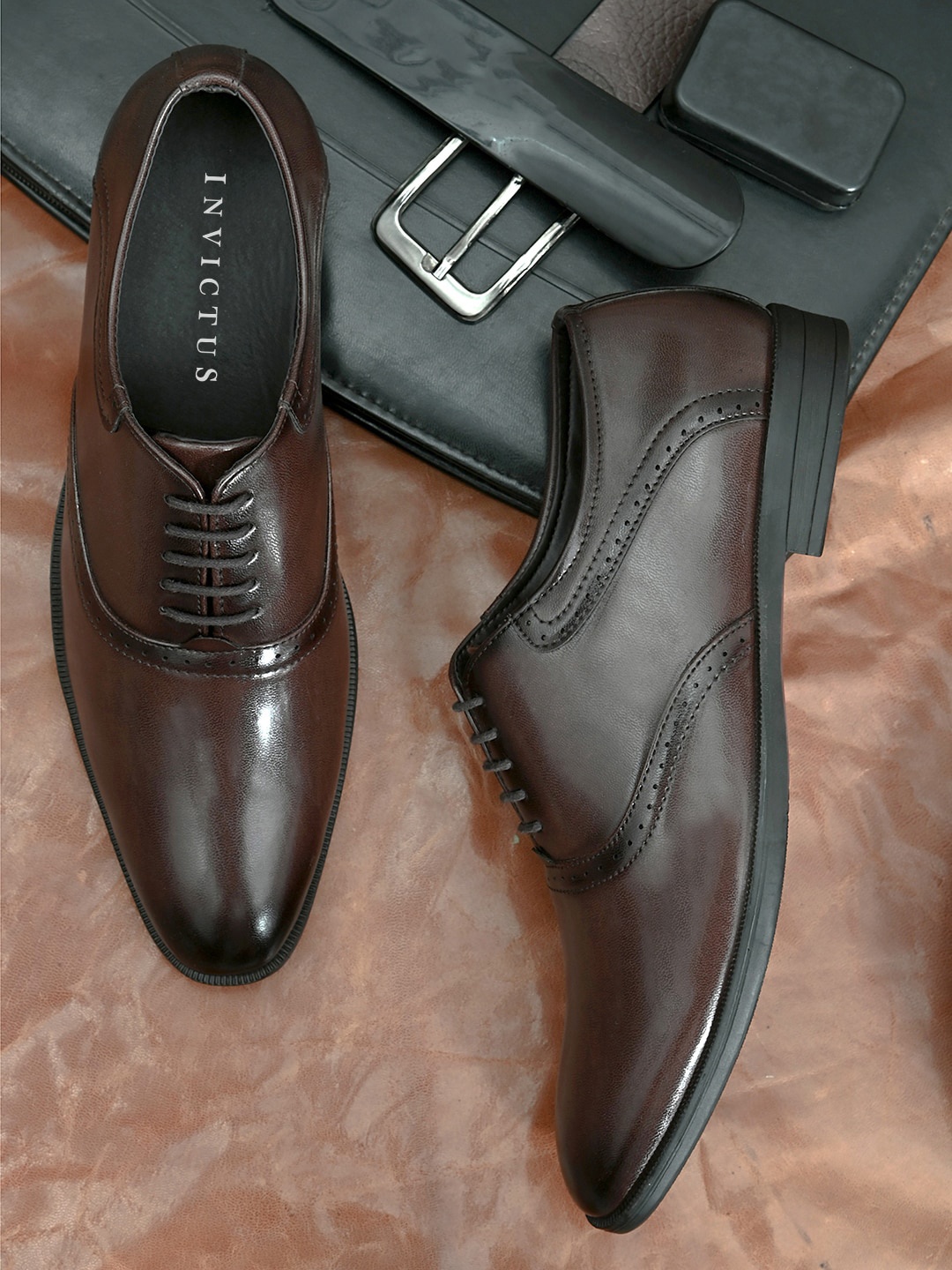 

INVICTUS Men Textured Lace-Up Formal Oxfords, Brown