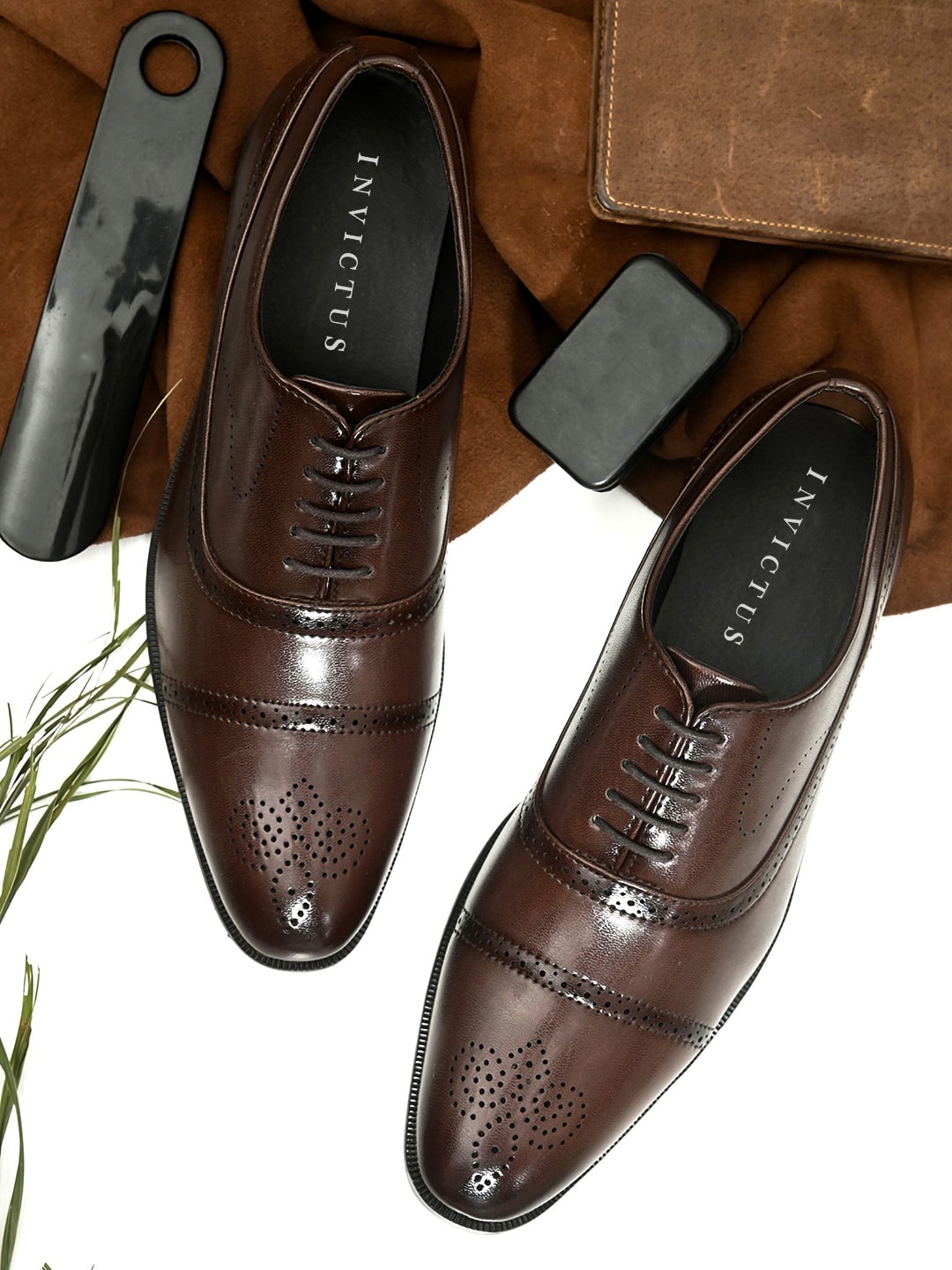 

INVICTUS Men Textured Formal Brogue, Brown