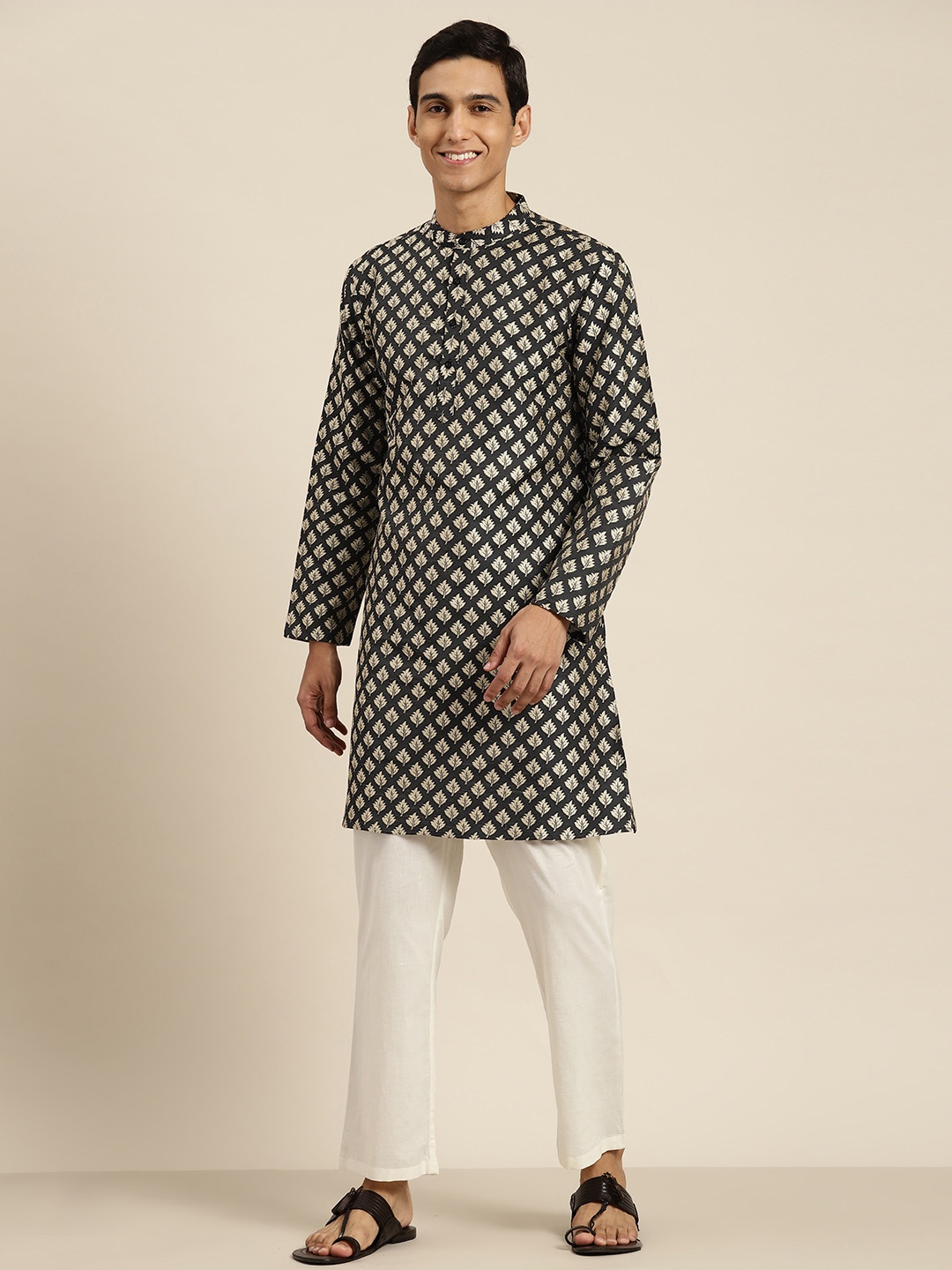 

HERE&NOW Men Woven Design Mandarin Collar Kurta, Black