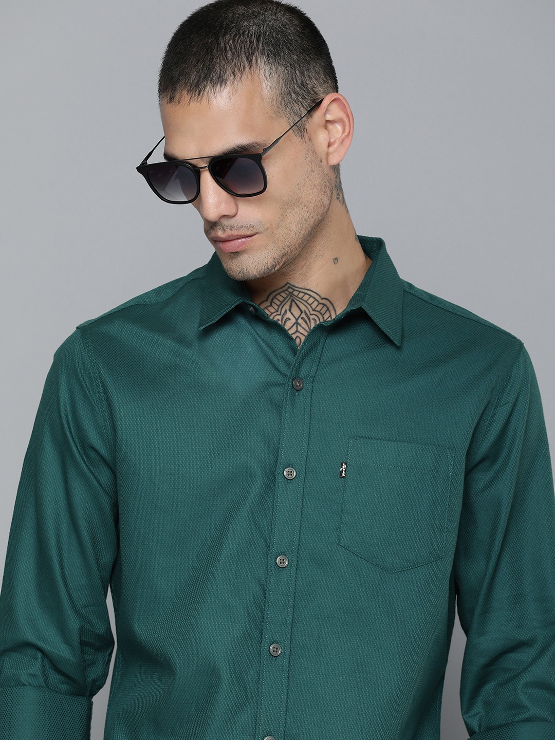 

Levis Pure Cotton Slim Fit Casual Shirt, Green