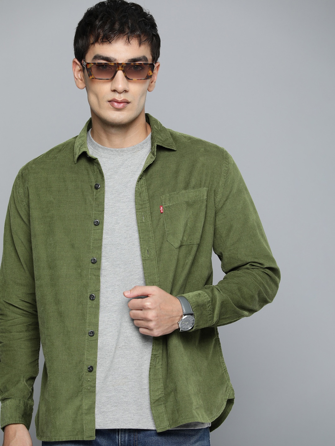 

Levis Slim Fit Solid Spread Collar Pure Cotton Casual Shirt, Green