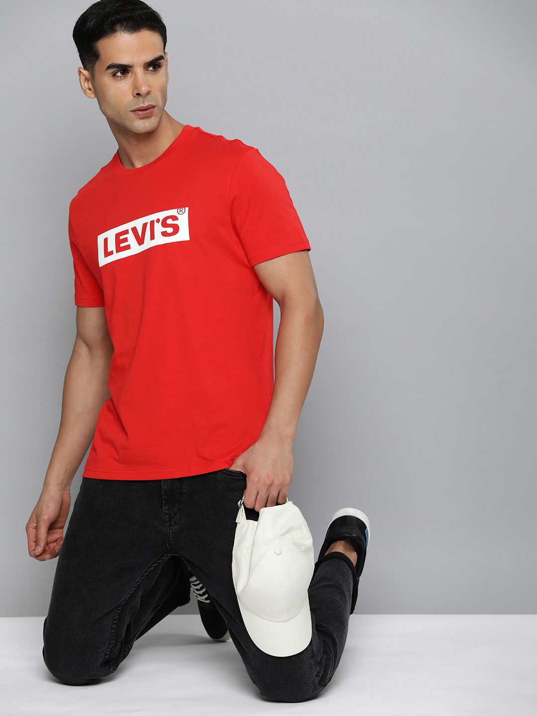 

Levis Pure Cotton Brand Logo Printed Casual T-shirt, Red